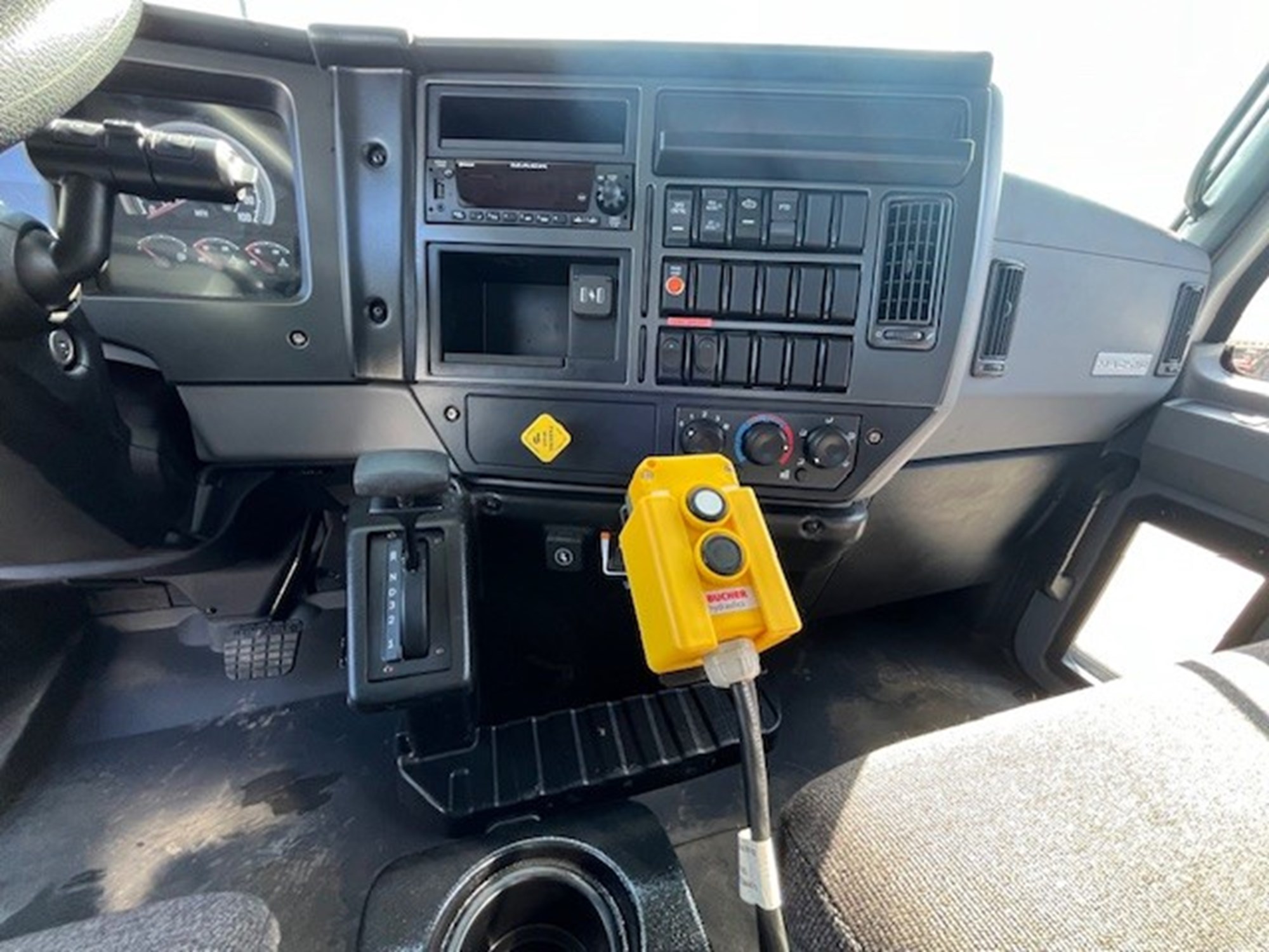 2024 MACK MD 2024 MACK MD - image 6 of 6