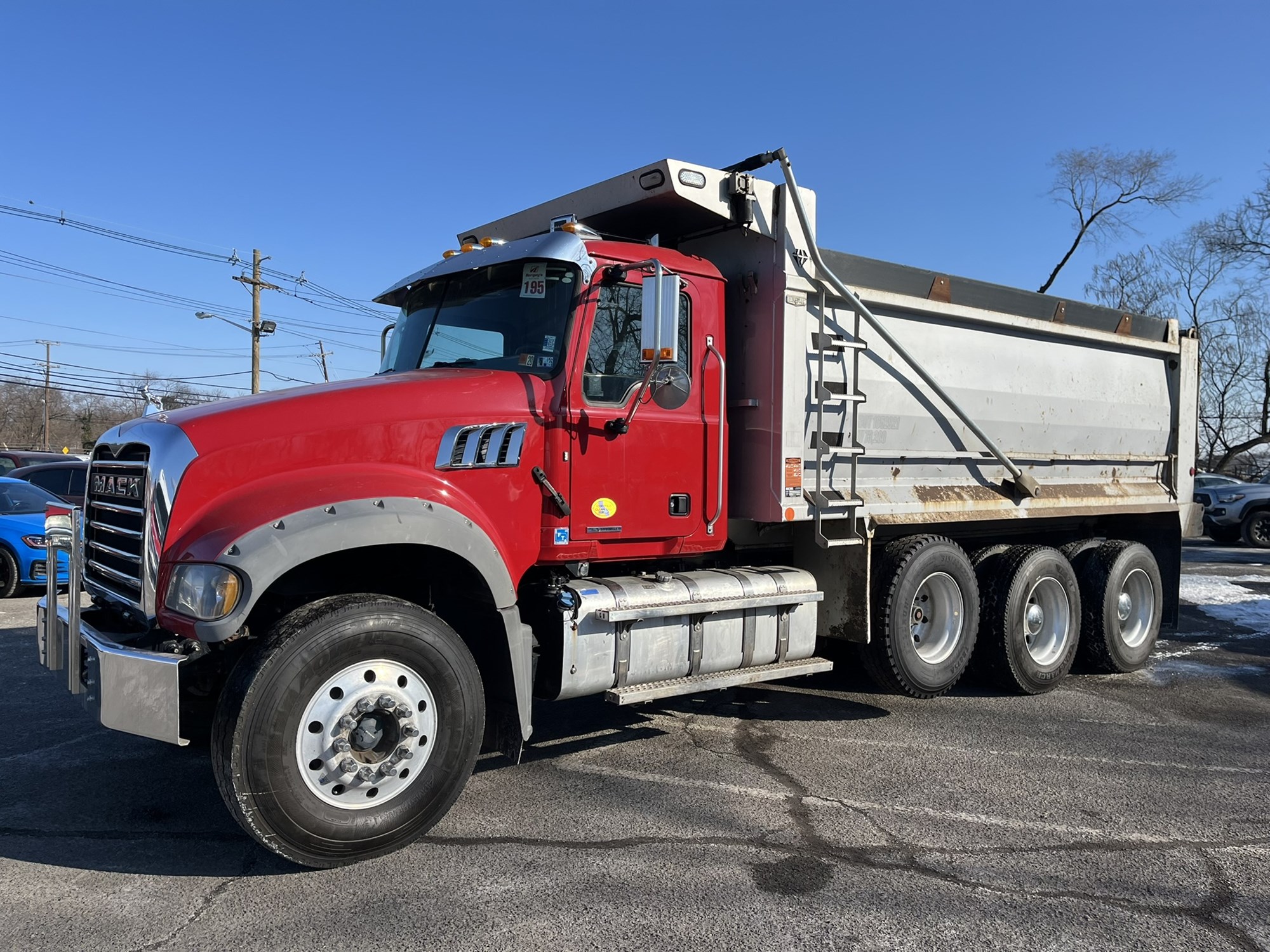 2019 Mack Granite - image 1