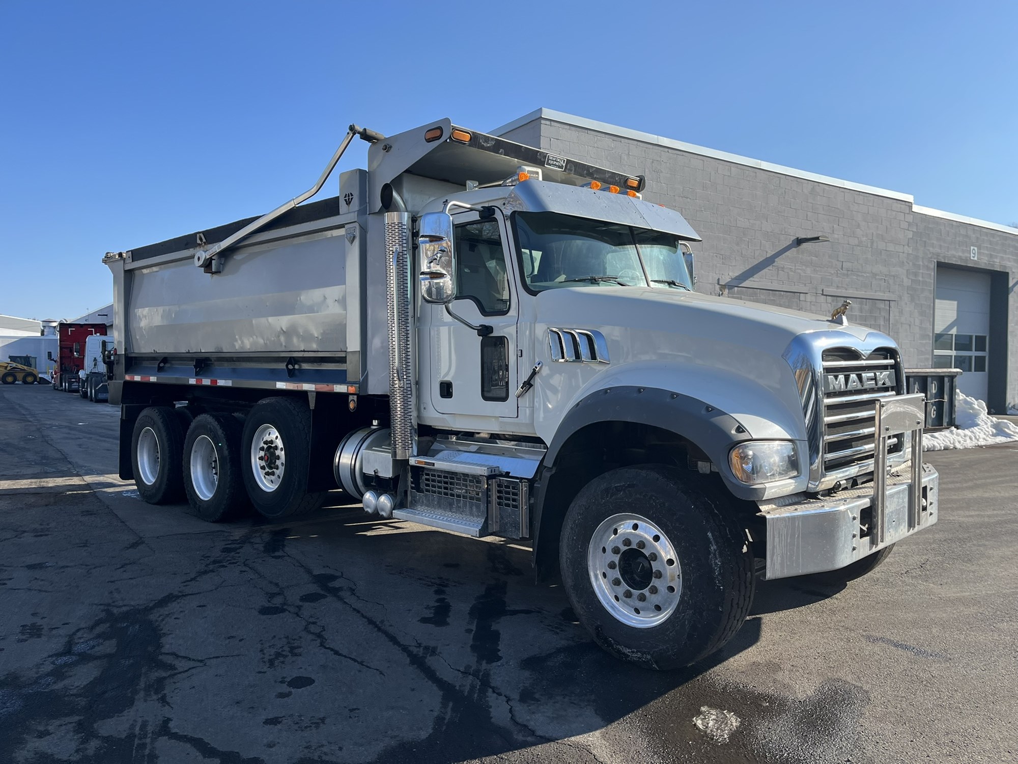 2021 MACK GRANITE - image 3 of 6