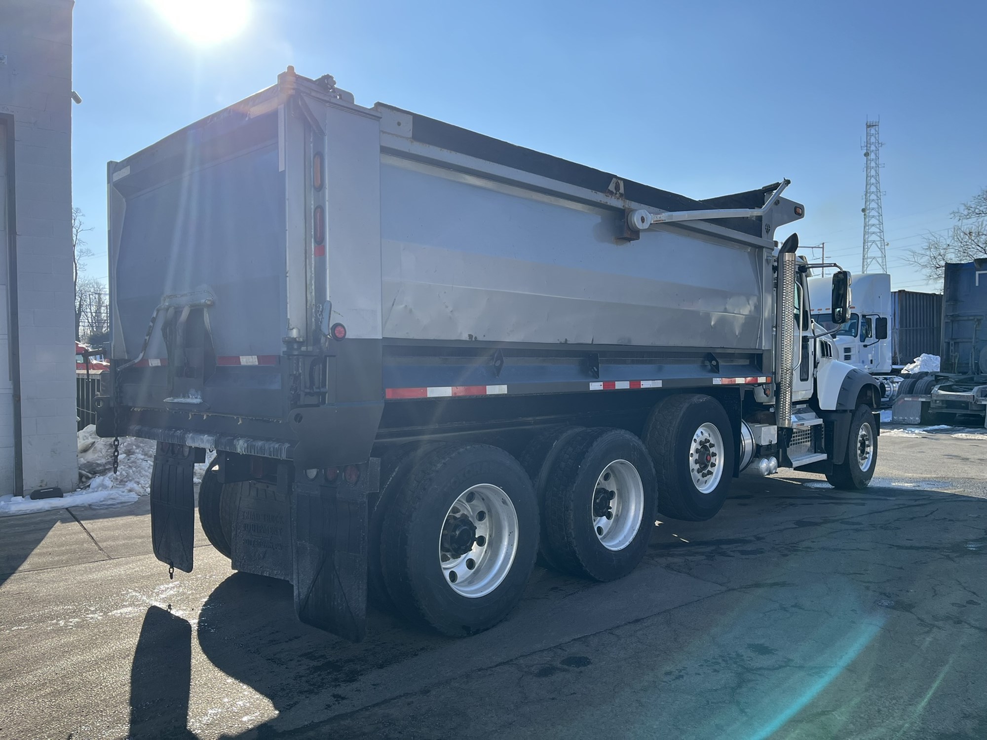 2021 MACK GRANITE - image 4 of 6