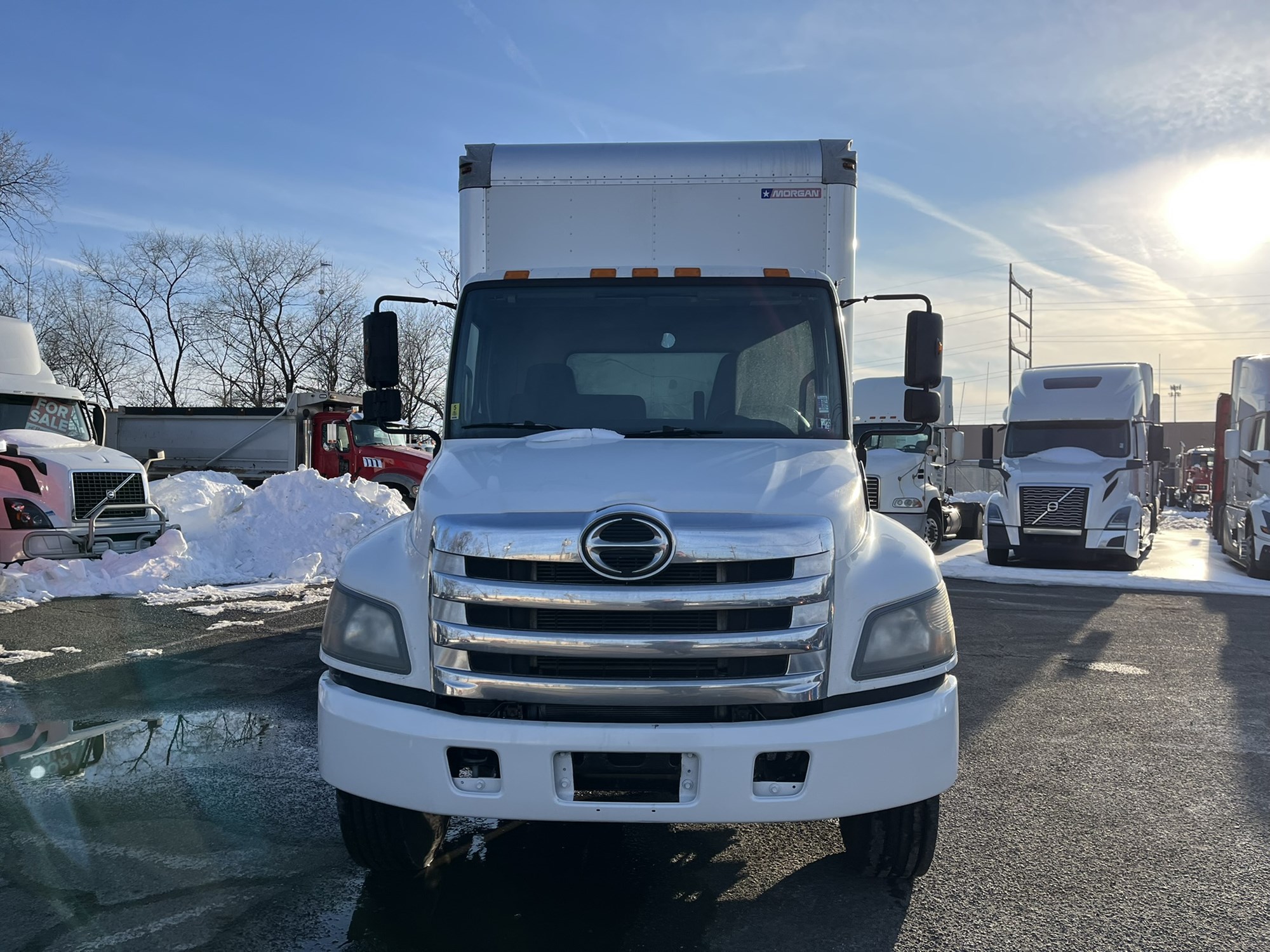 2017 HINO 268A - image 2 of 6