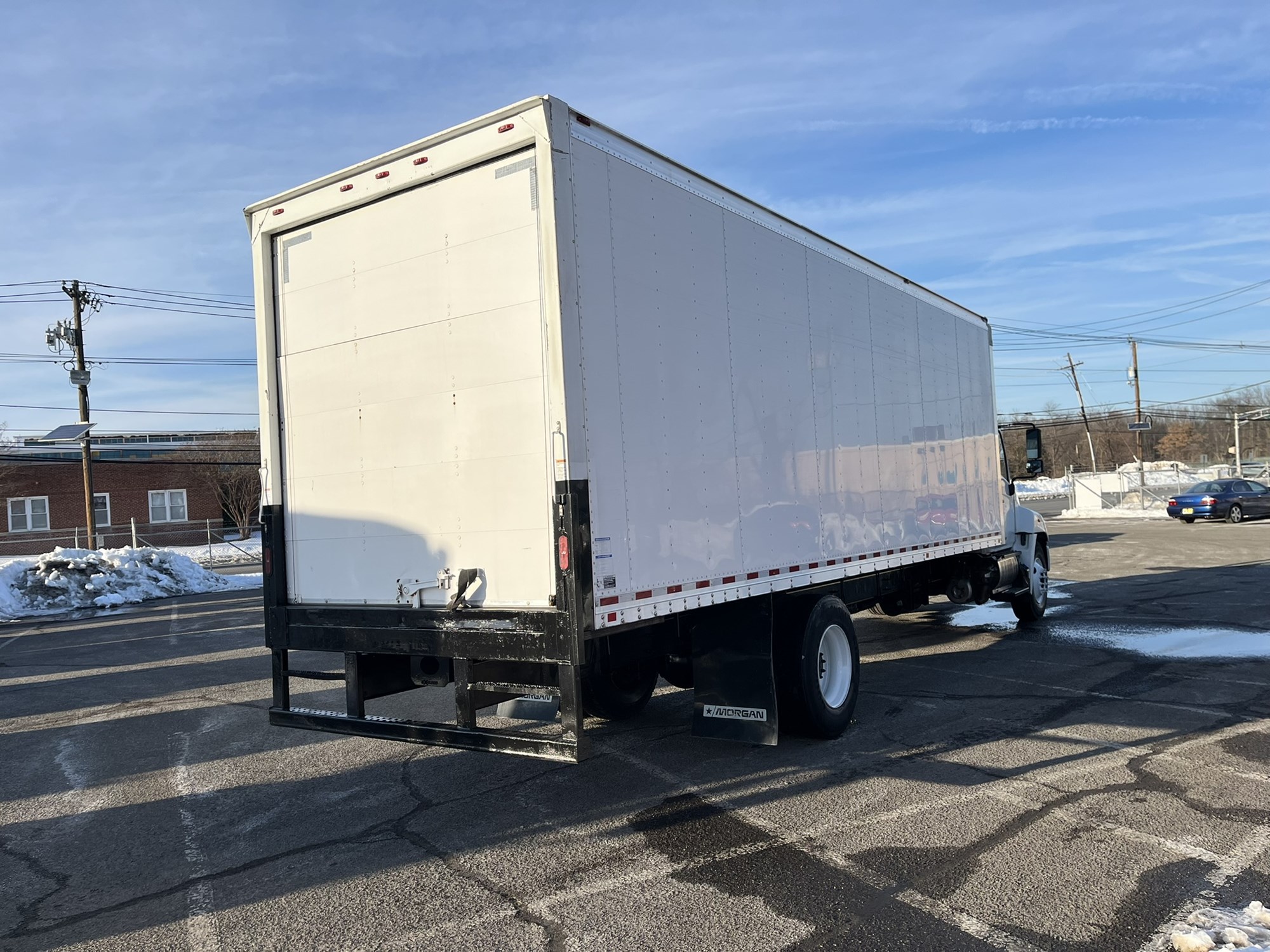 2017 HINO 268A - image 4 of 6