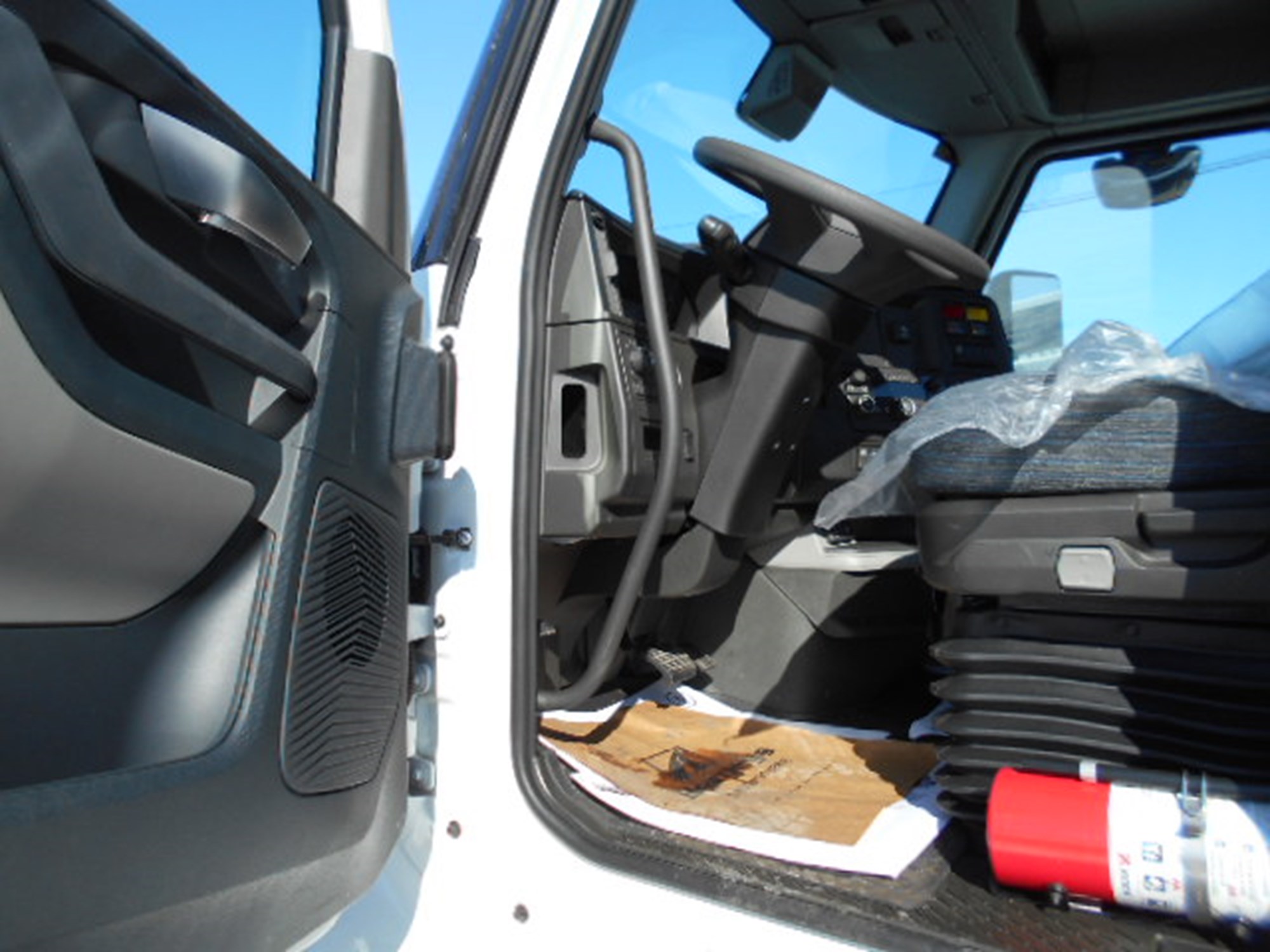 2025 Volvo - image 5