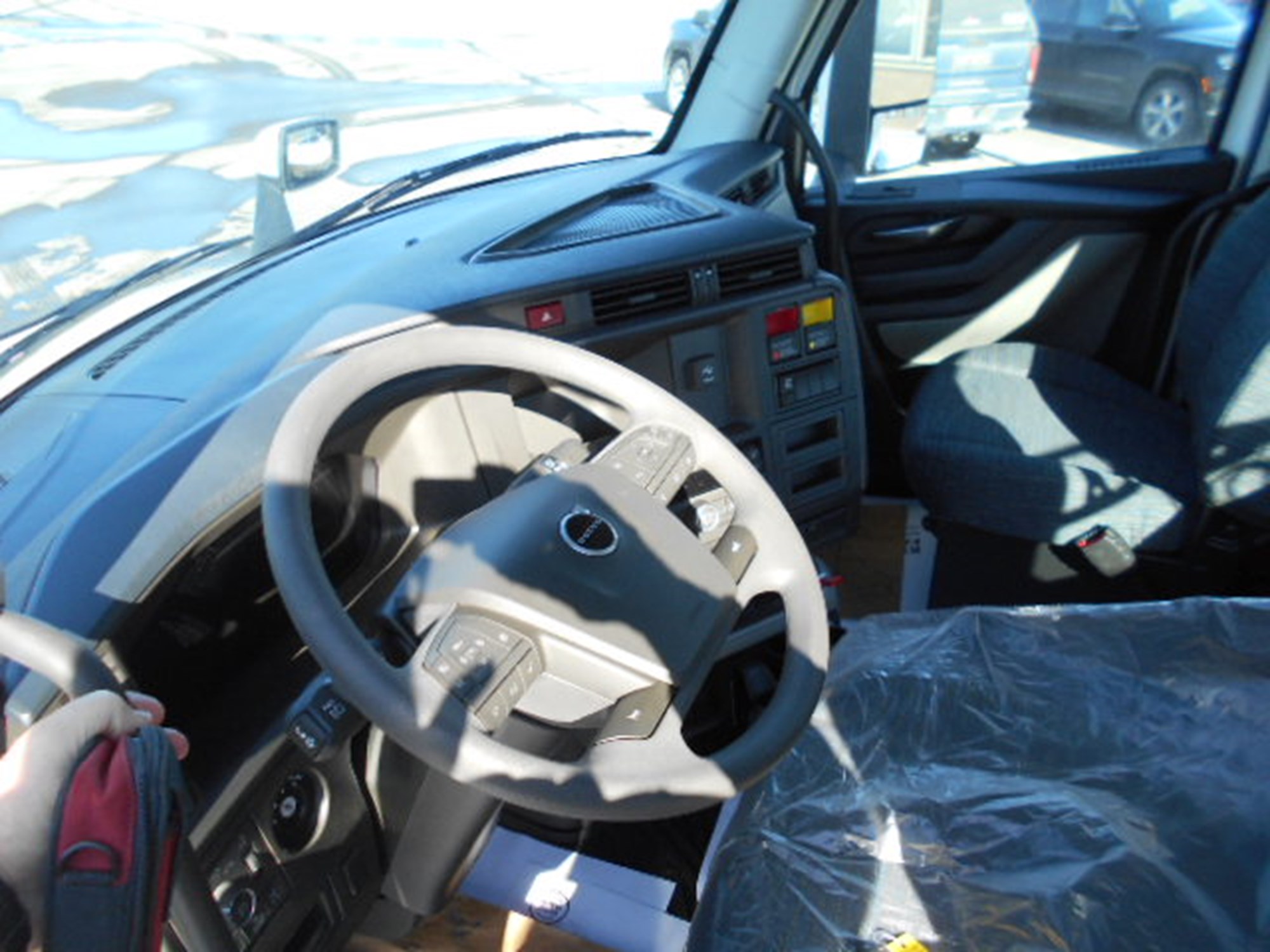 2025 Volvo - image 6