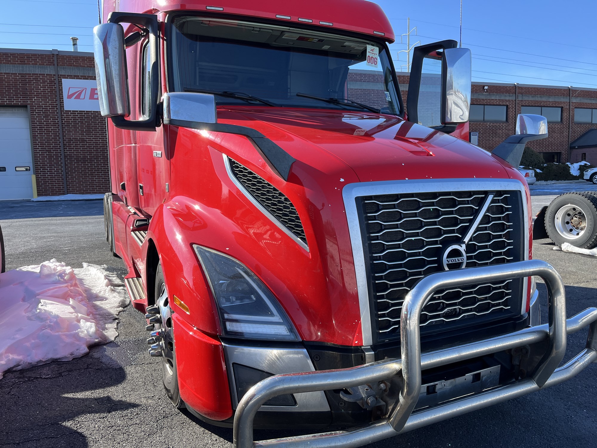 2022 Volvo VNL 860 - image 4