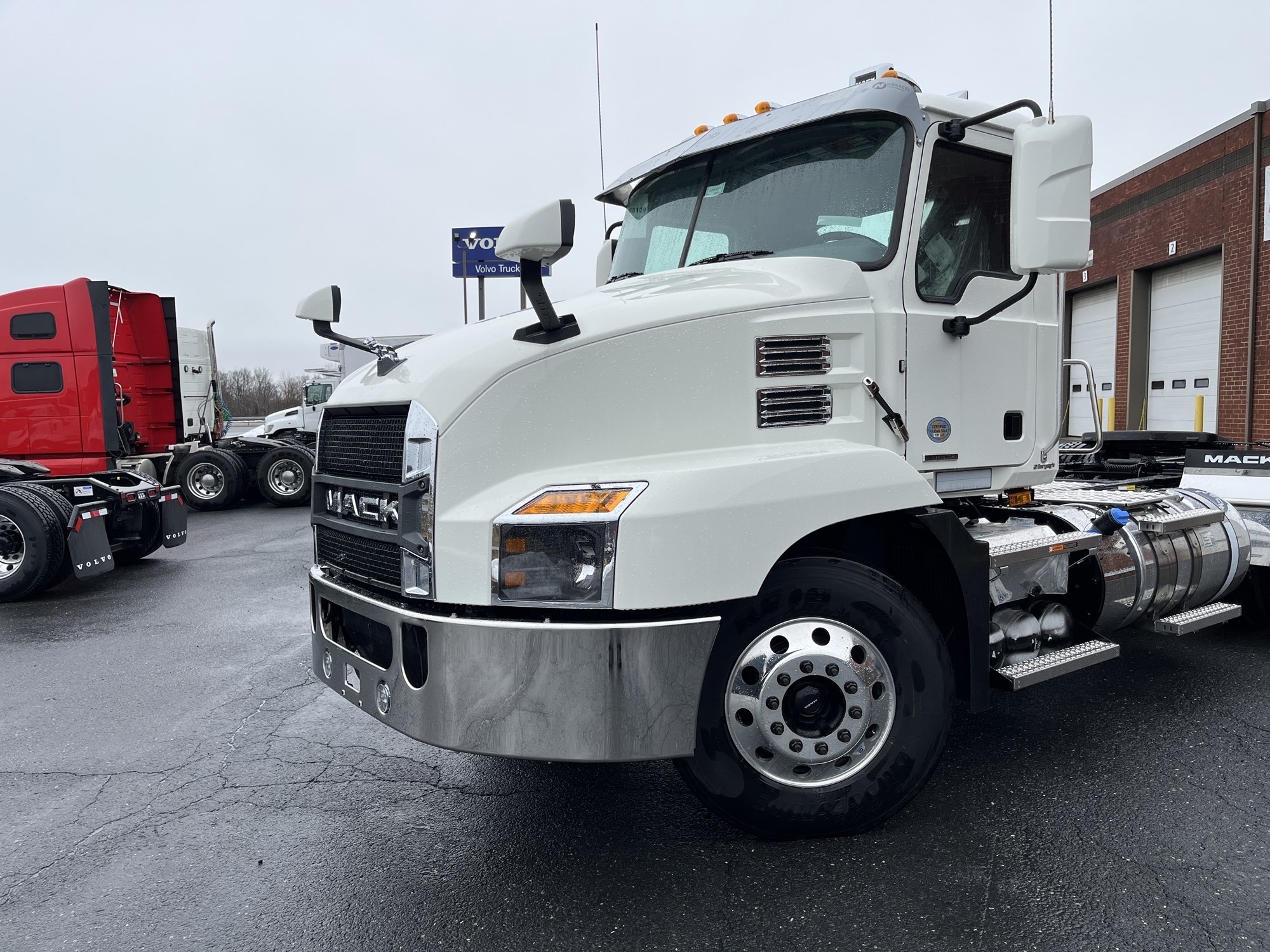 2026 MACK AN64T - image 4 of 6