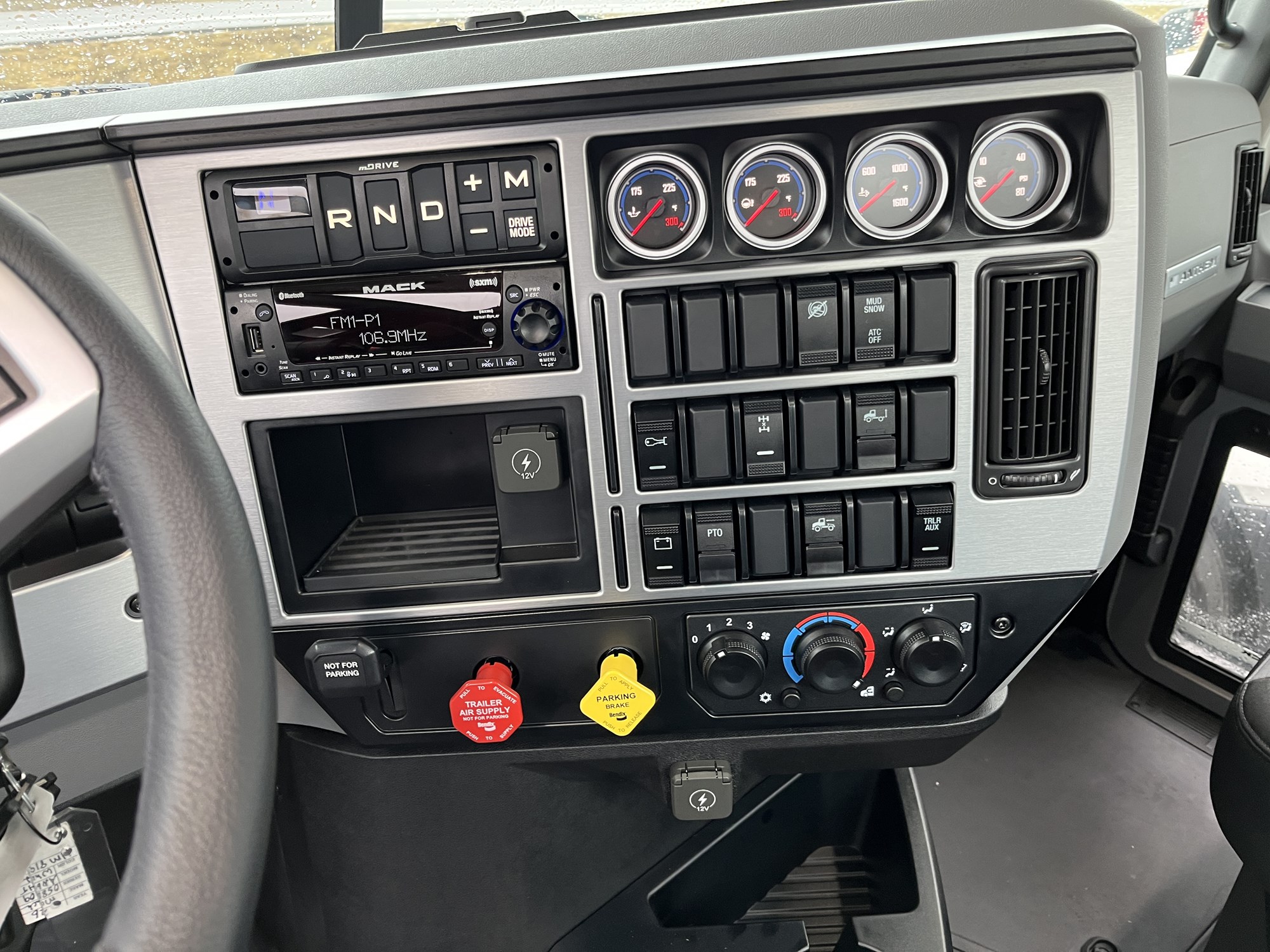 2026 MACK AN64T - image 5 of 6