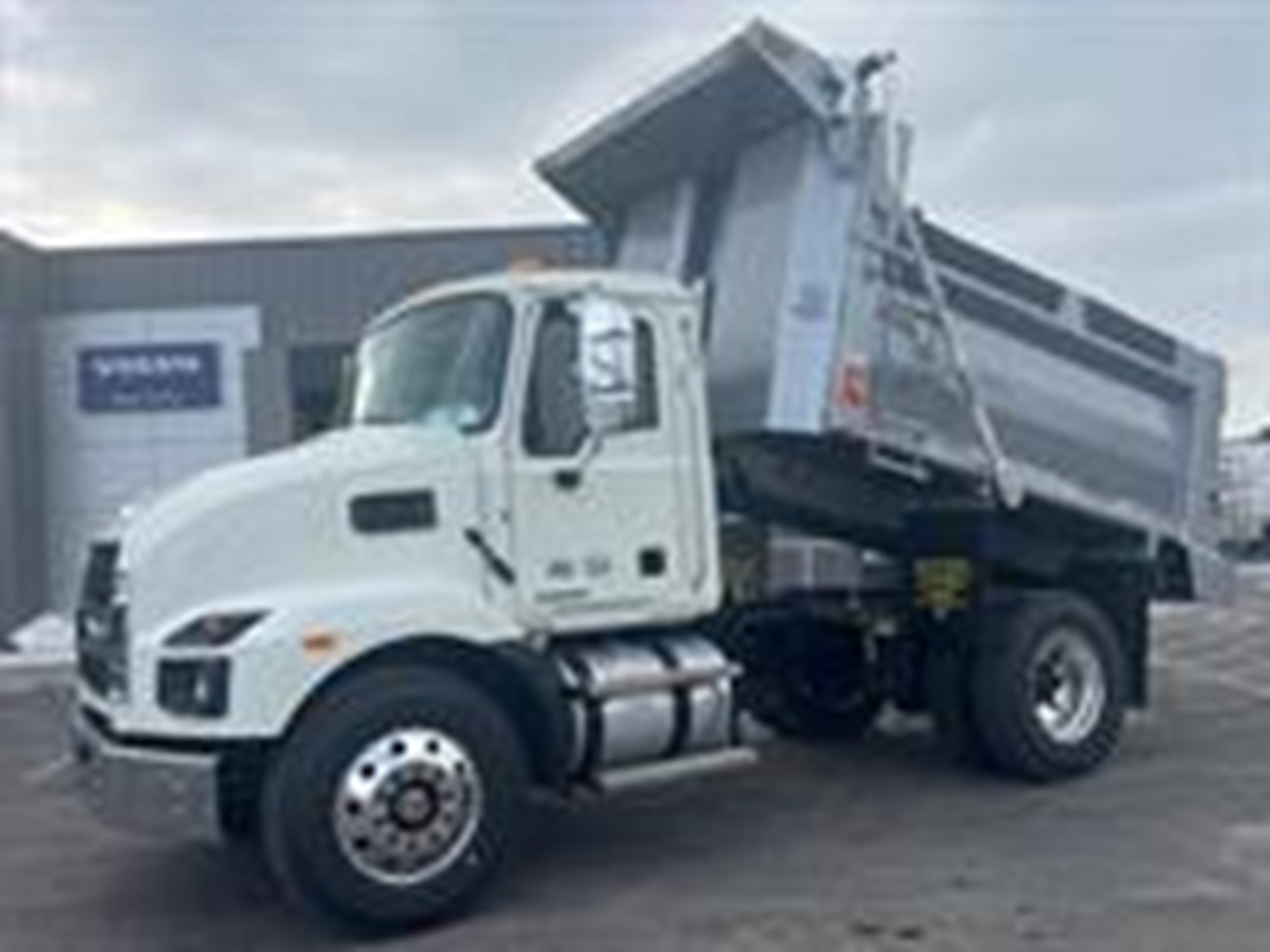 2026 MACK MD742 2026 MACK MD742 - image 2 of 5