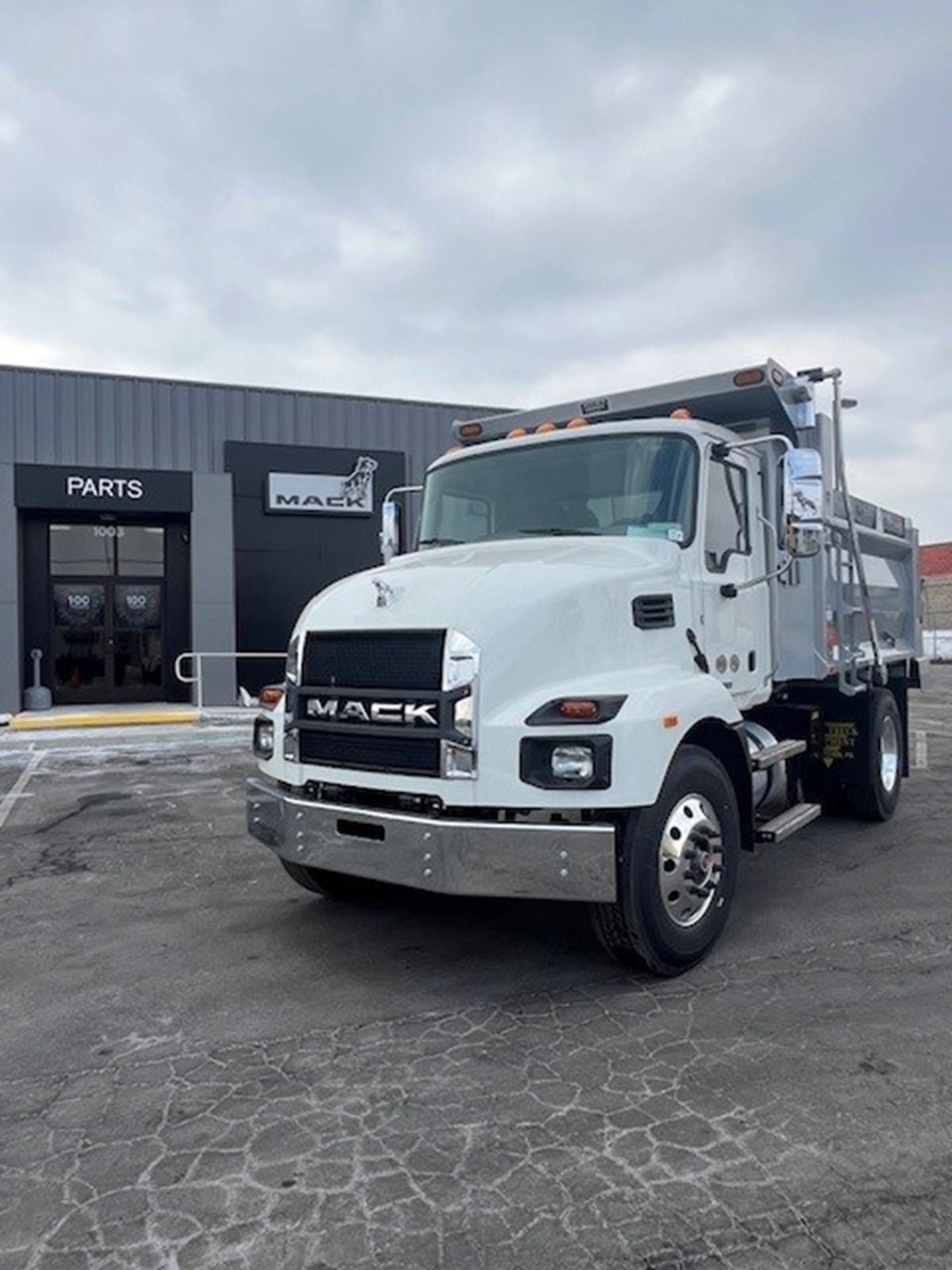 2026 MACK MD742 - image 2 of 6