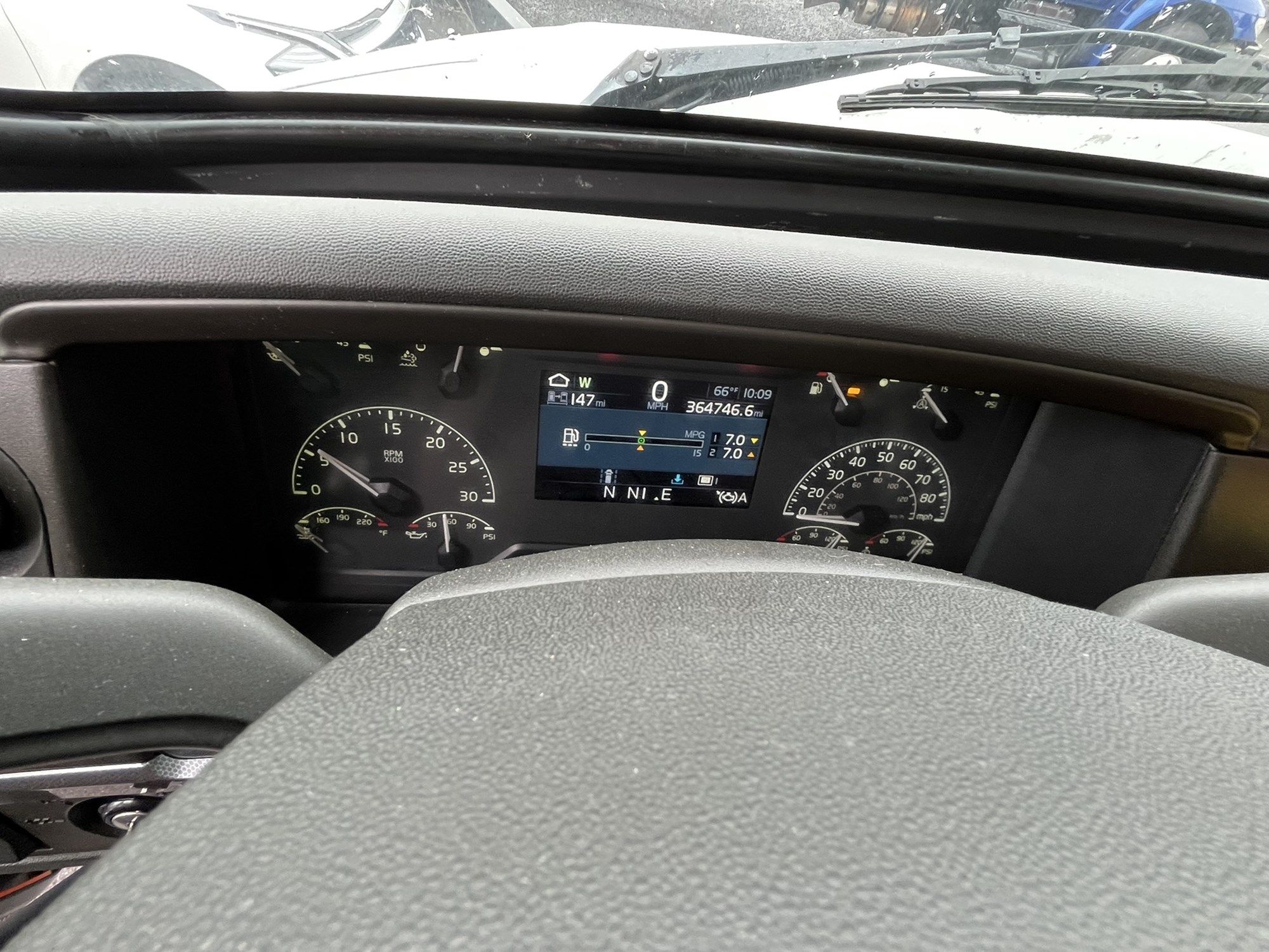 2023 Volvo VNL 860 - image 6