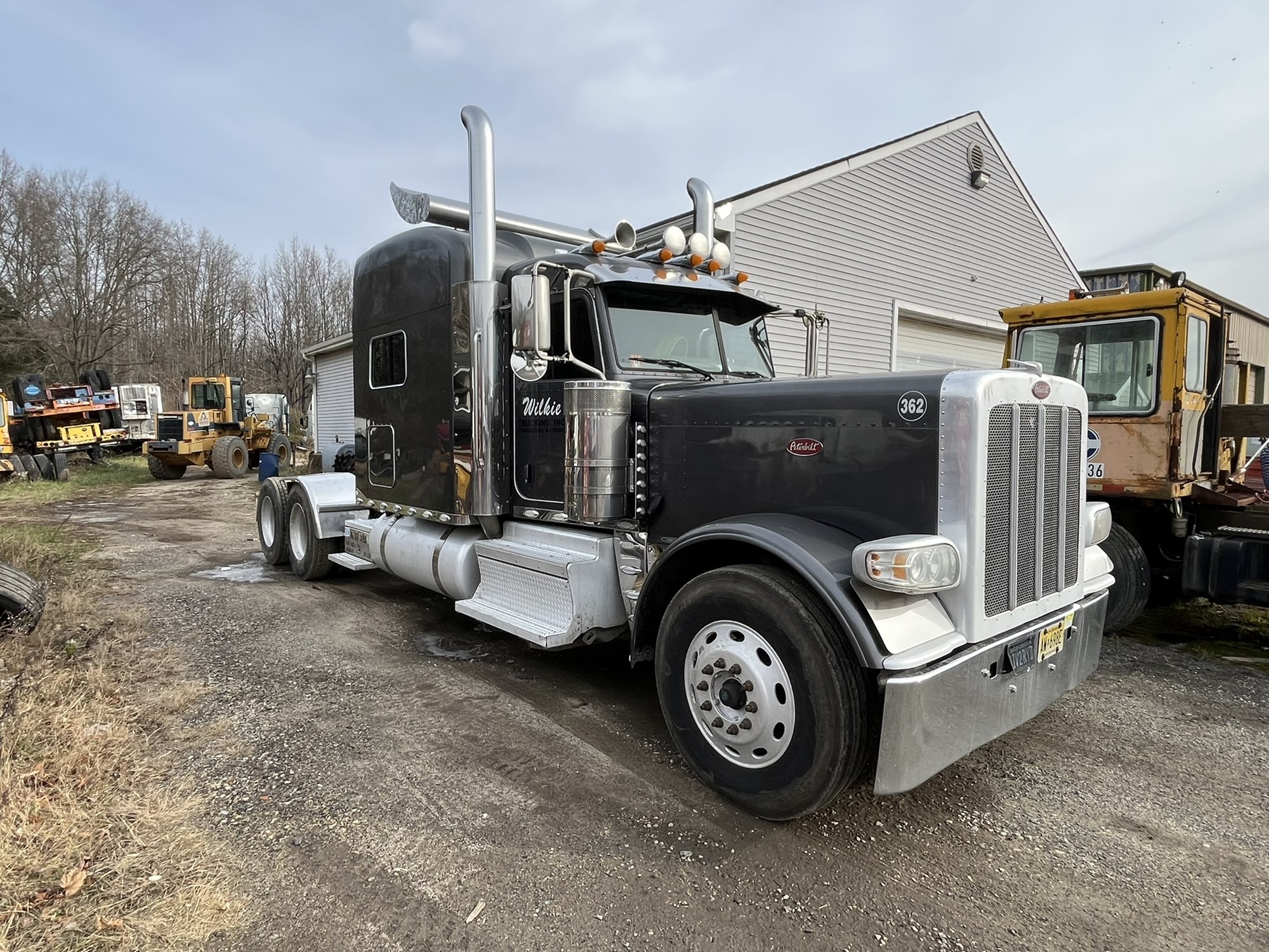 2019 PETERBILT 389 - image 1 of 5