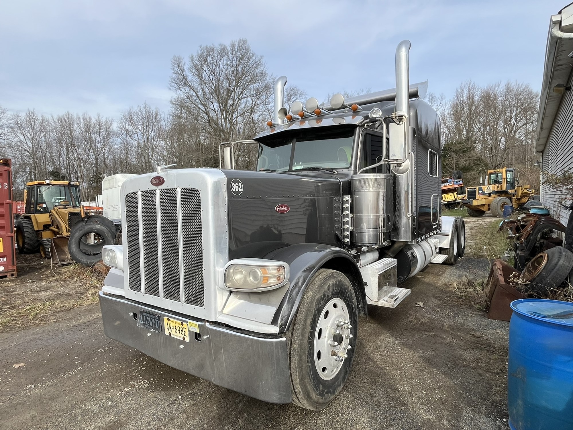 2019 PETERBILT 389 - image 2 of 5