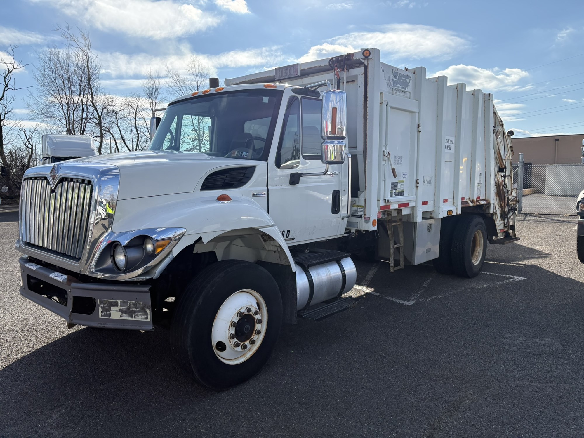2008 INTERNATIONAL 4700 - image 1 of 6