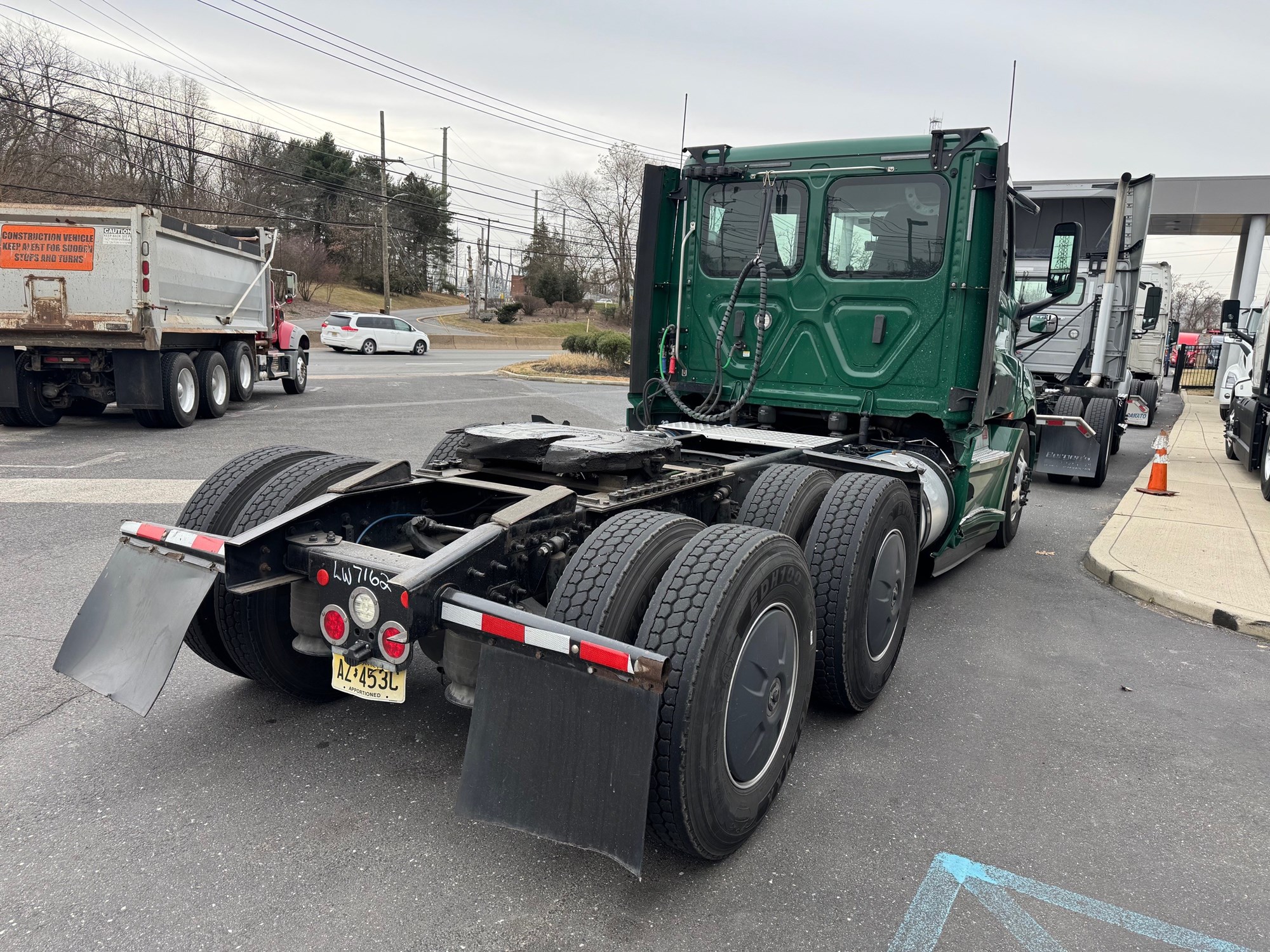 2020 FREIGHTLINER CASCADIA 126 - image 3 of 6