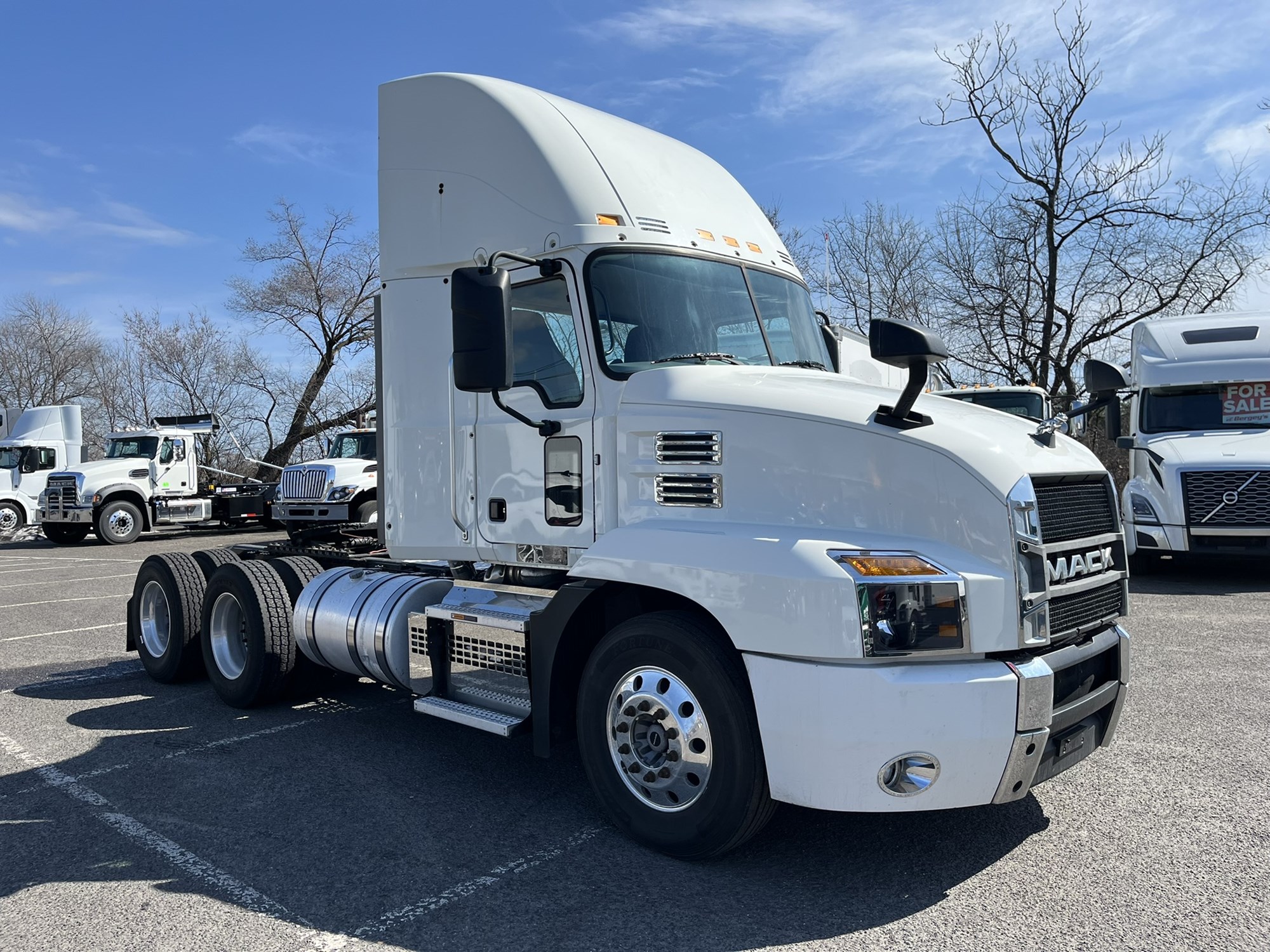 2019 MACK AN64T - image 3 of 6