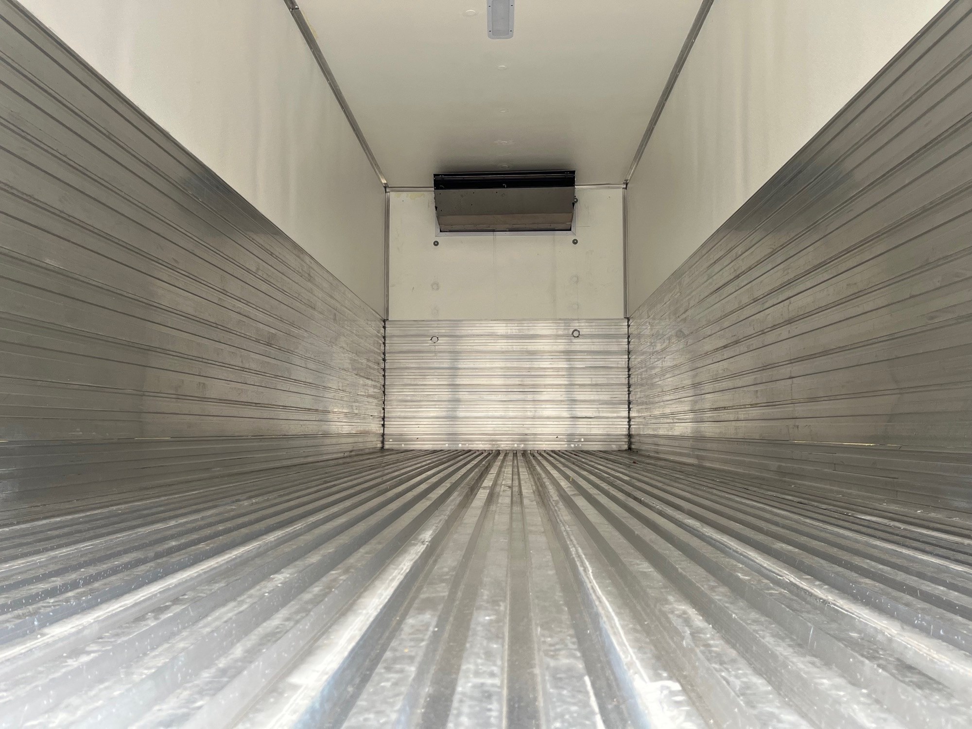 2025 Hino L6 2025 Hino L6 - image 3 of 6