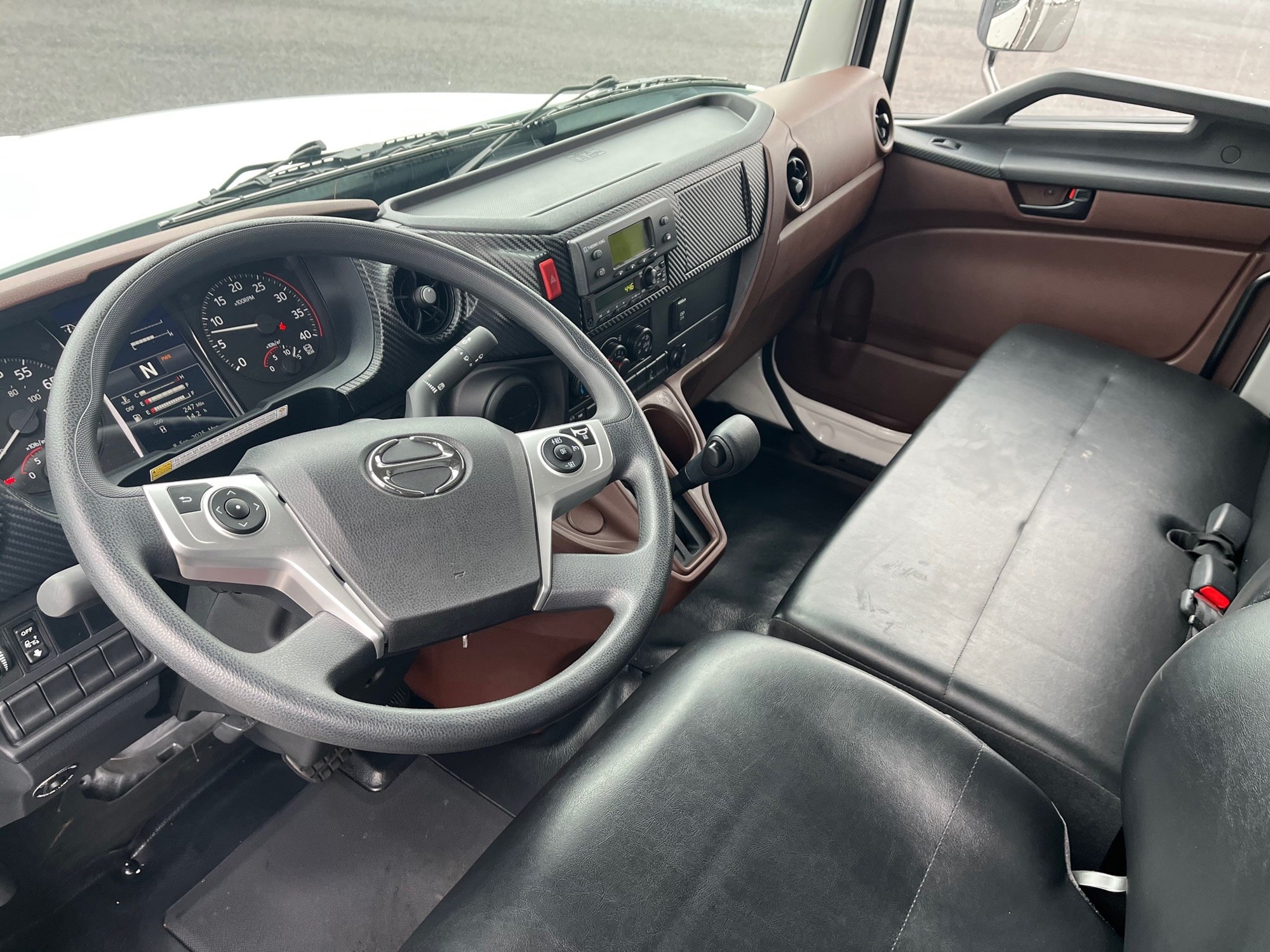 2025 Hino L6 2025 Hino L6 - image 4 of 6