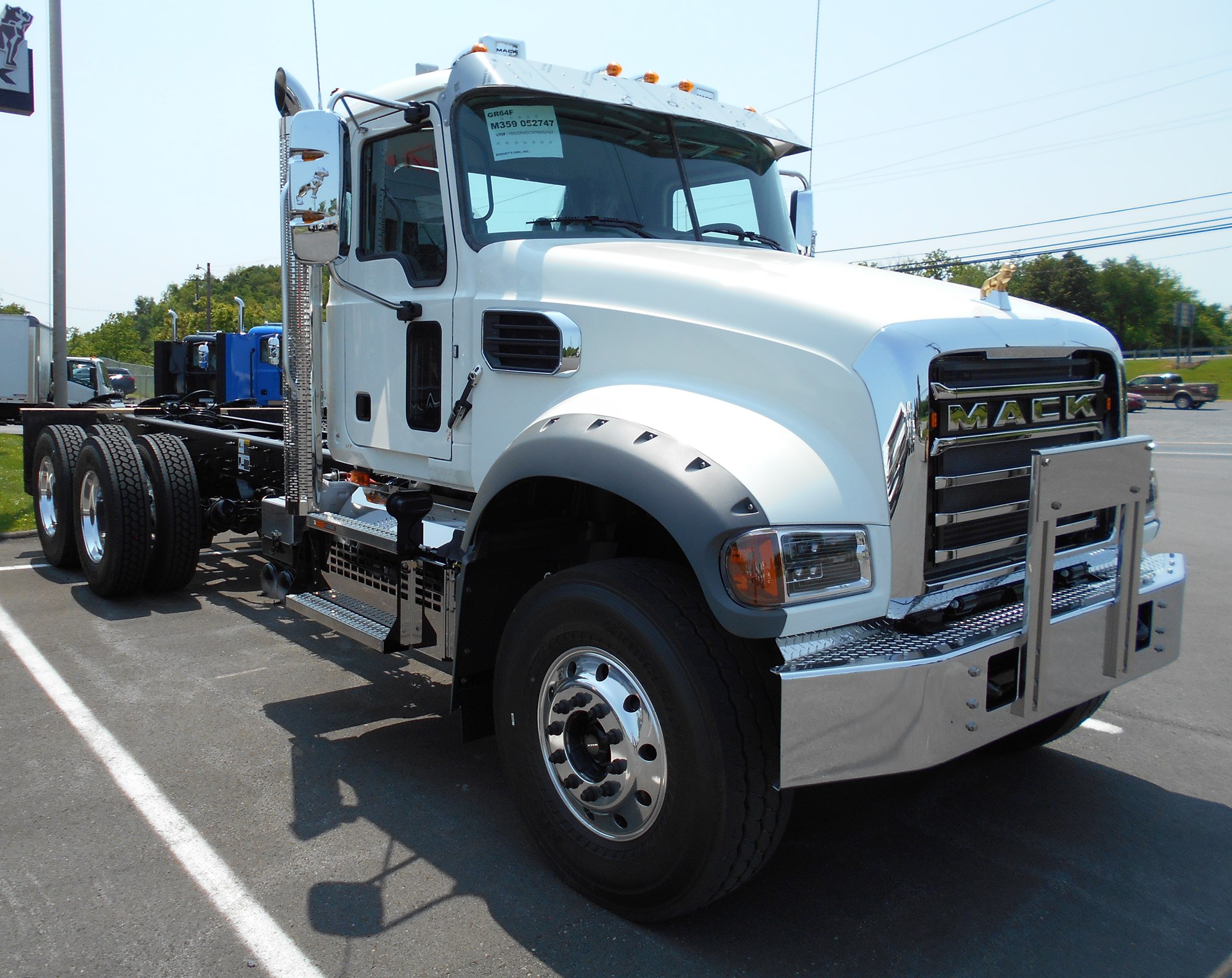 2026 MACK GR64F - image 1 of 4