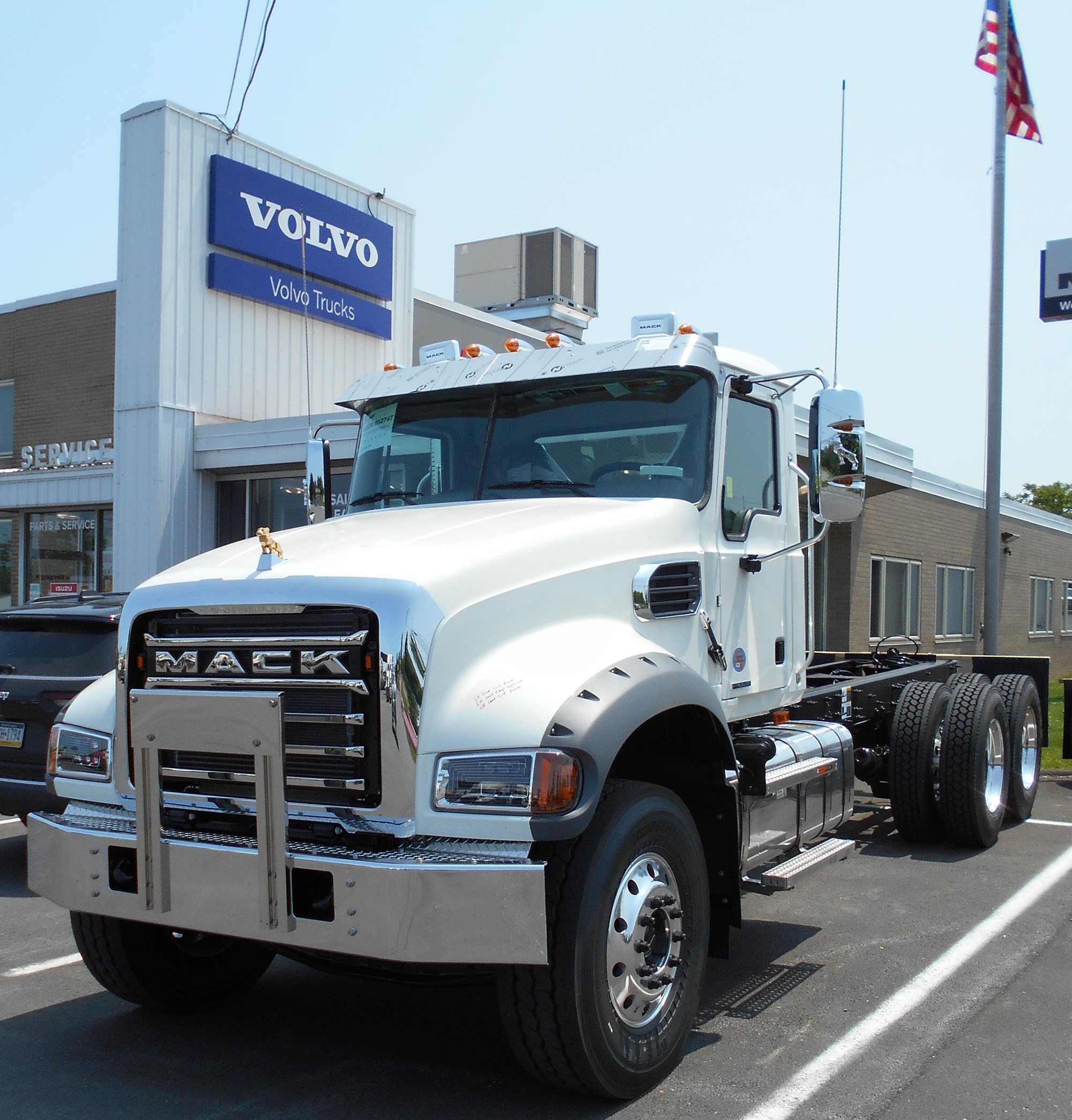 2026 MACK GR64F - image 2 of 4