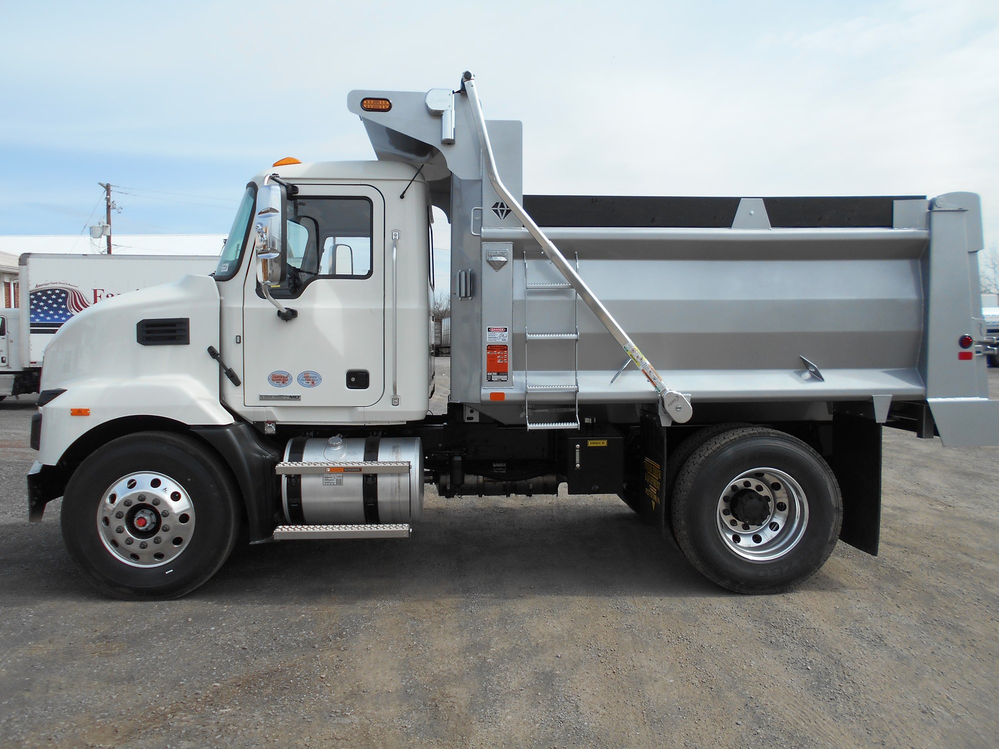 2026 MACK MD742 - image 1 of 6