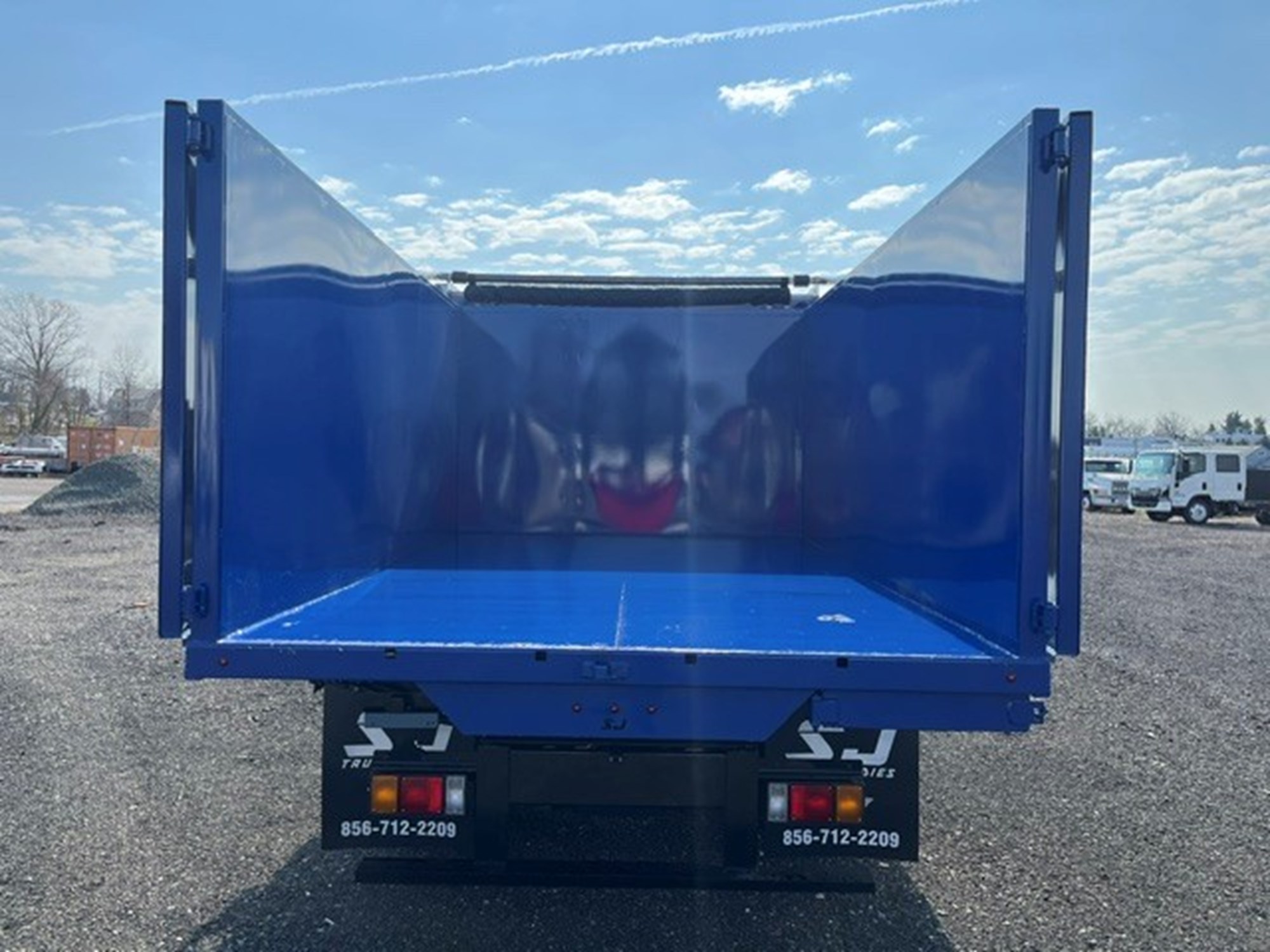 2024 Isuzu - image 4