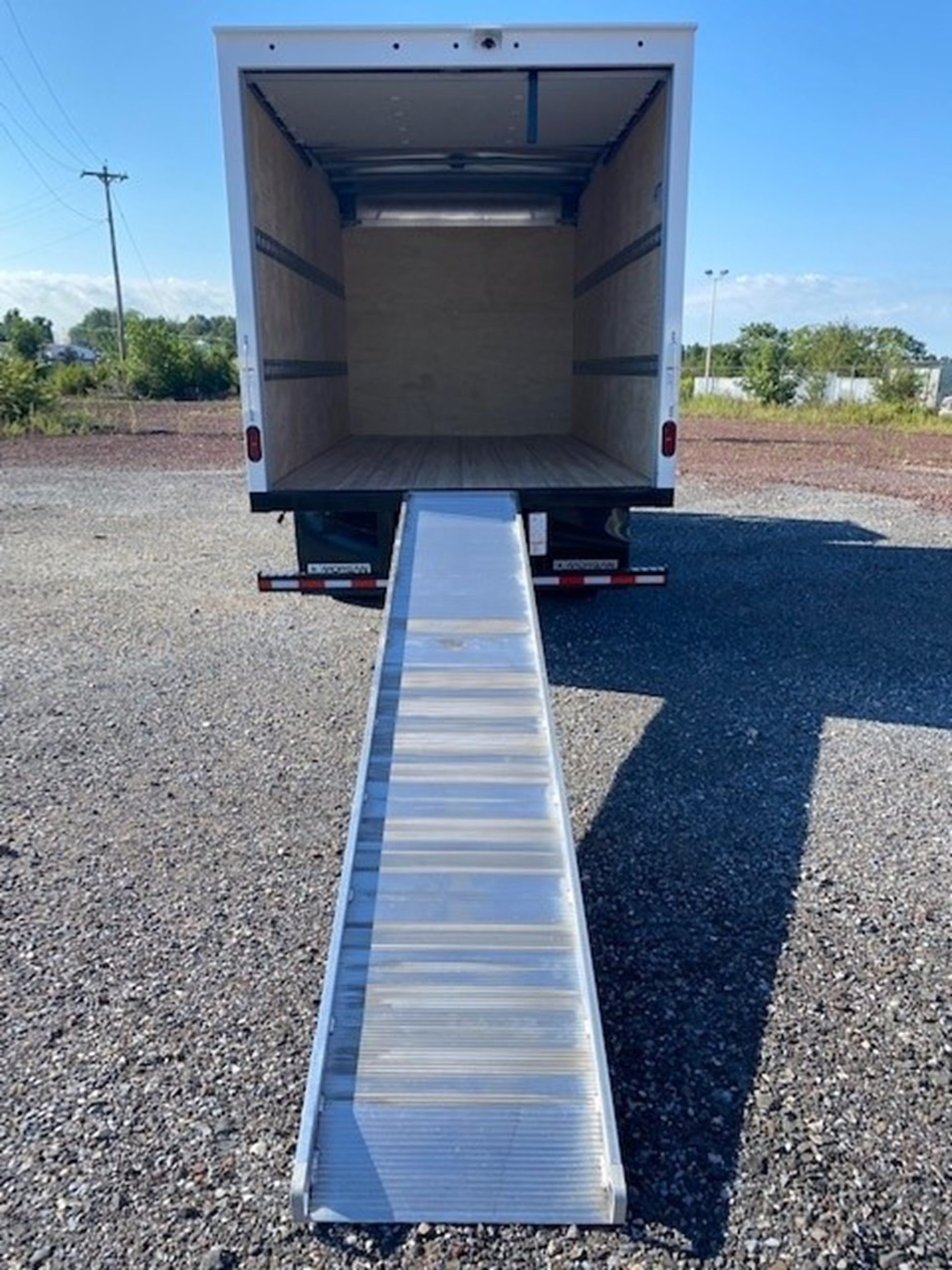 2026 Isuzu NPR/NPR-HD - image 3 of 6