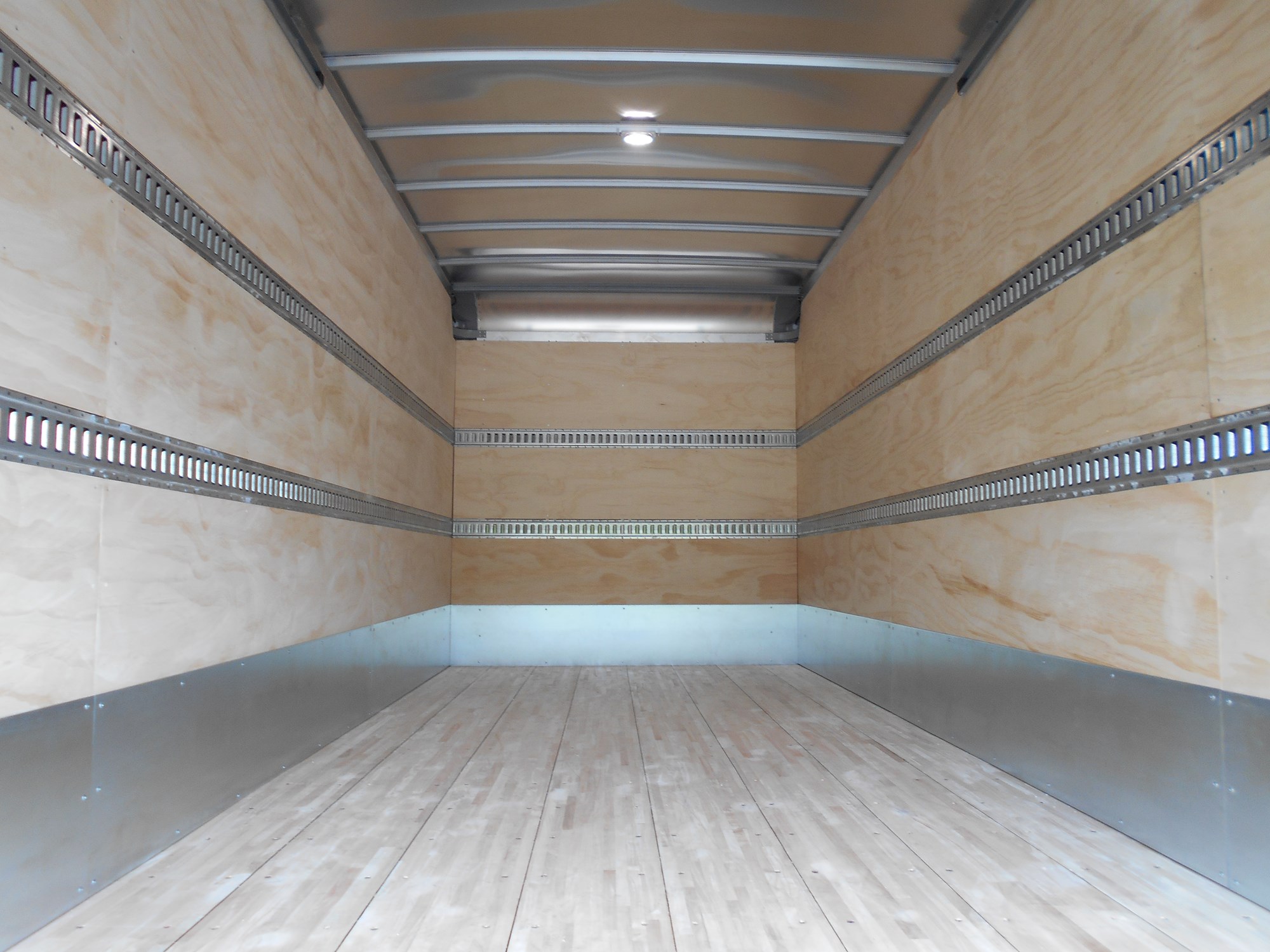 2026 Isuzu NPR/NPR-HD - image 5 of 6