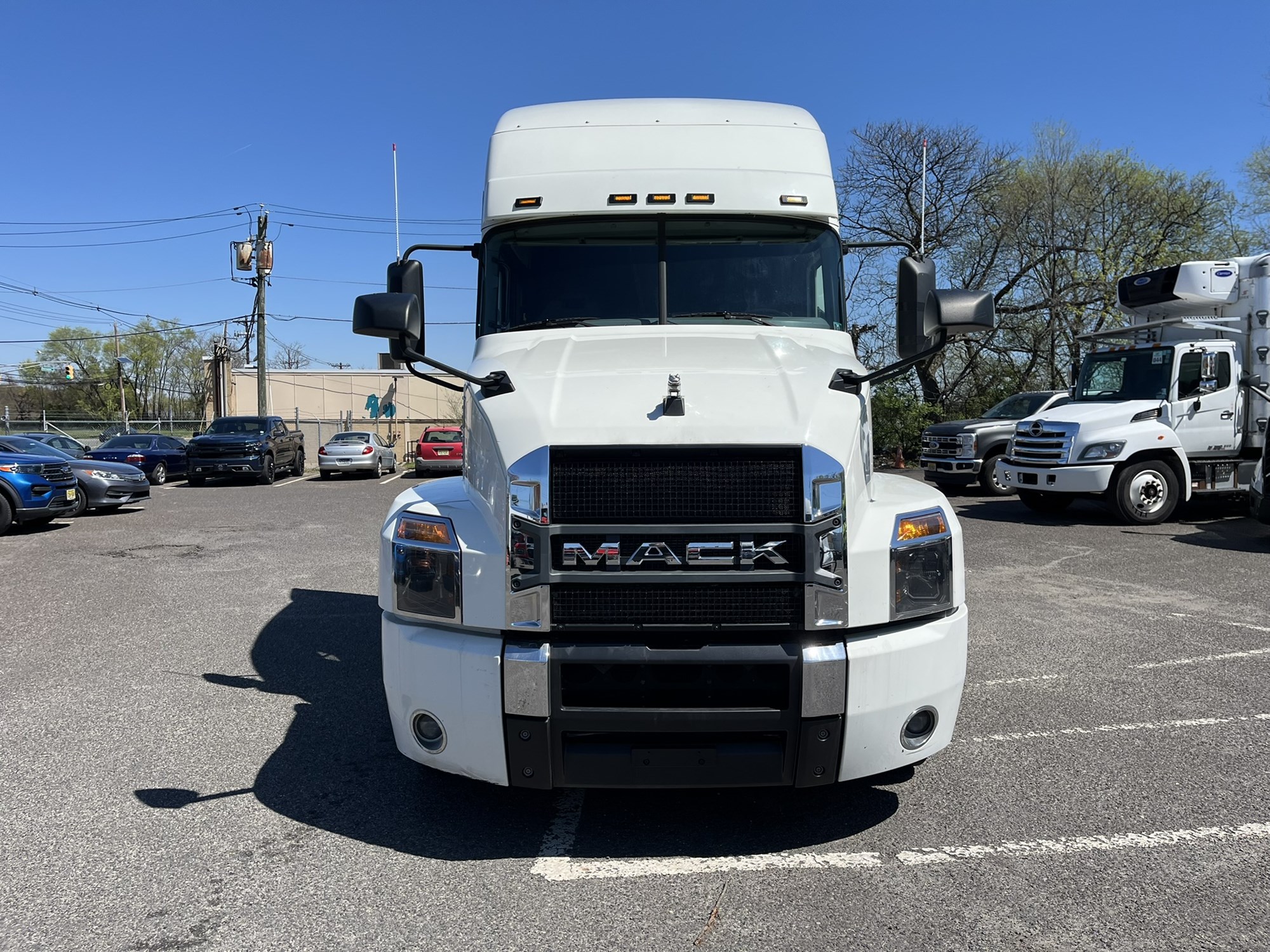 2019 MACK AN64T SLEEPER - image 2 of 6