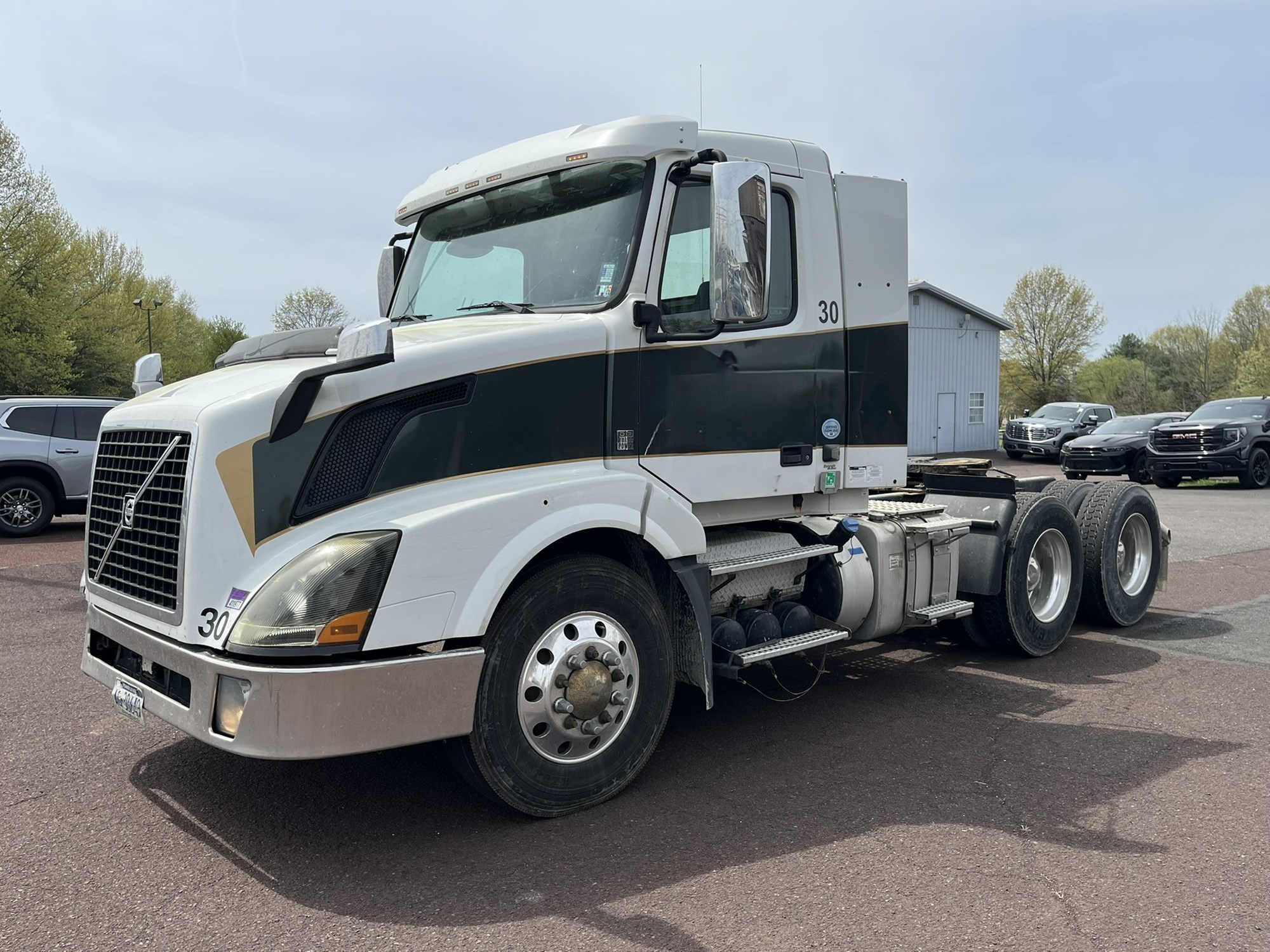 2015 VOLVO VNL64T300 - image 1 of 6