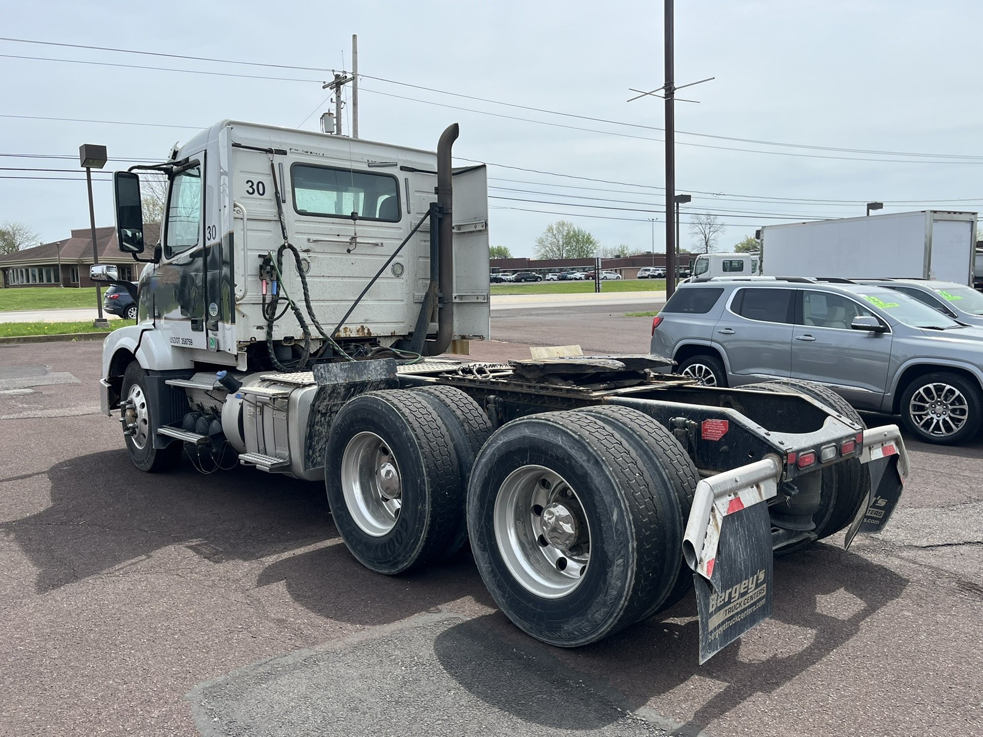 2015 VOLVO VNL64T300 - image 3 of 6