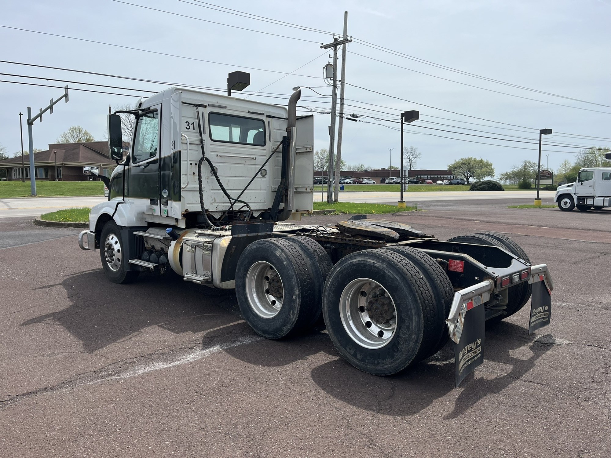 2015 VOLVO VNL64T300 - image 3 of 6