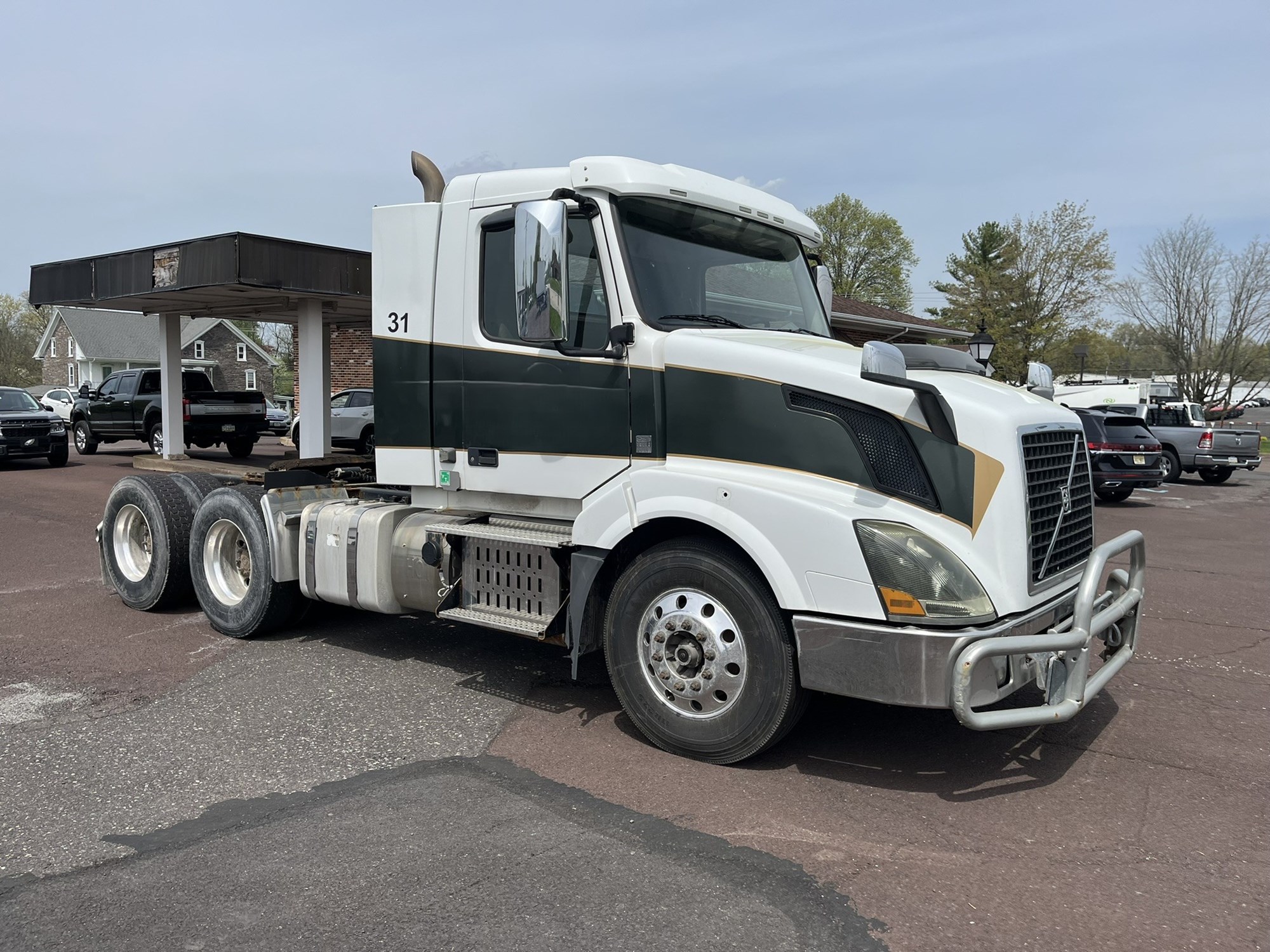 2015 VOLVO VNL64T300 - image 4 of 6