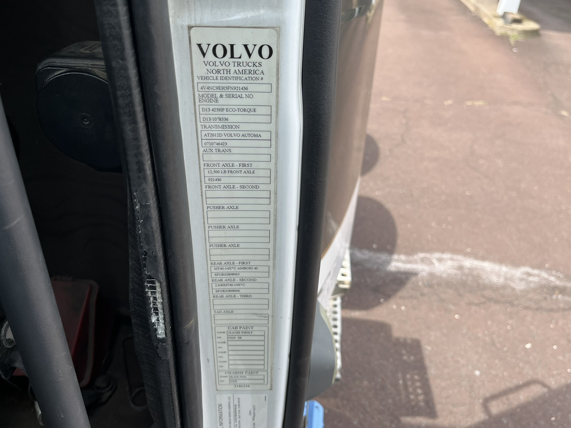 2015 VOLVO VNL64T300 - image 6 of 6