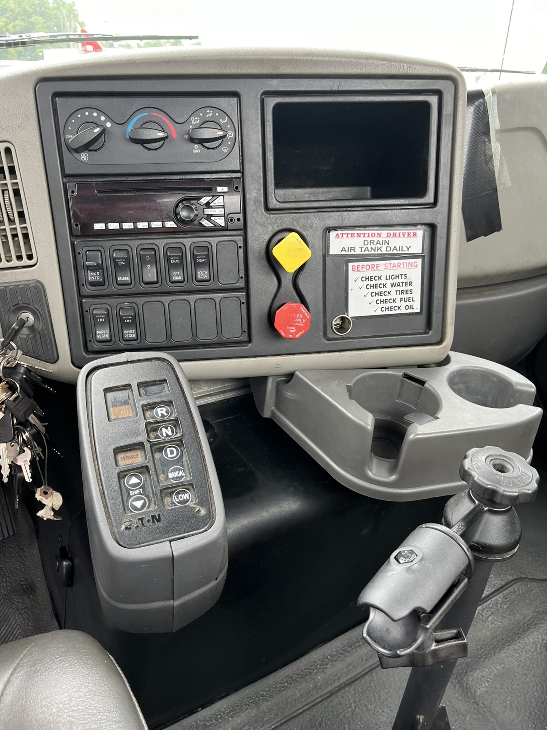 2017 International PROSTAR - image 6 of 6