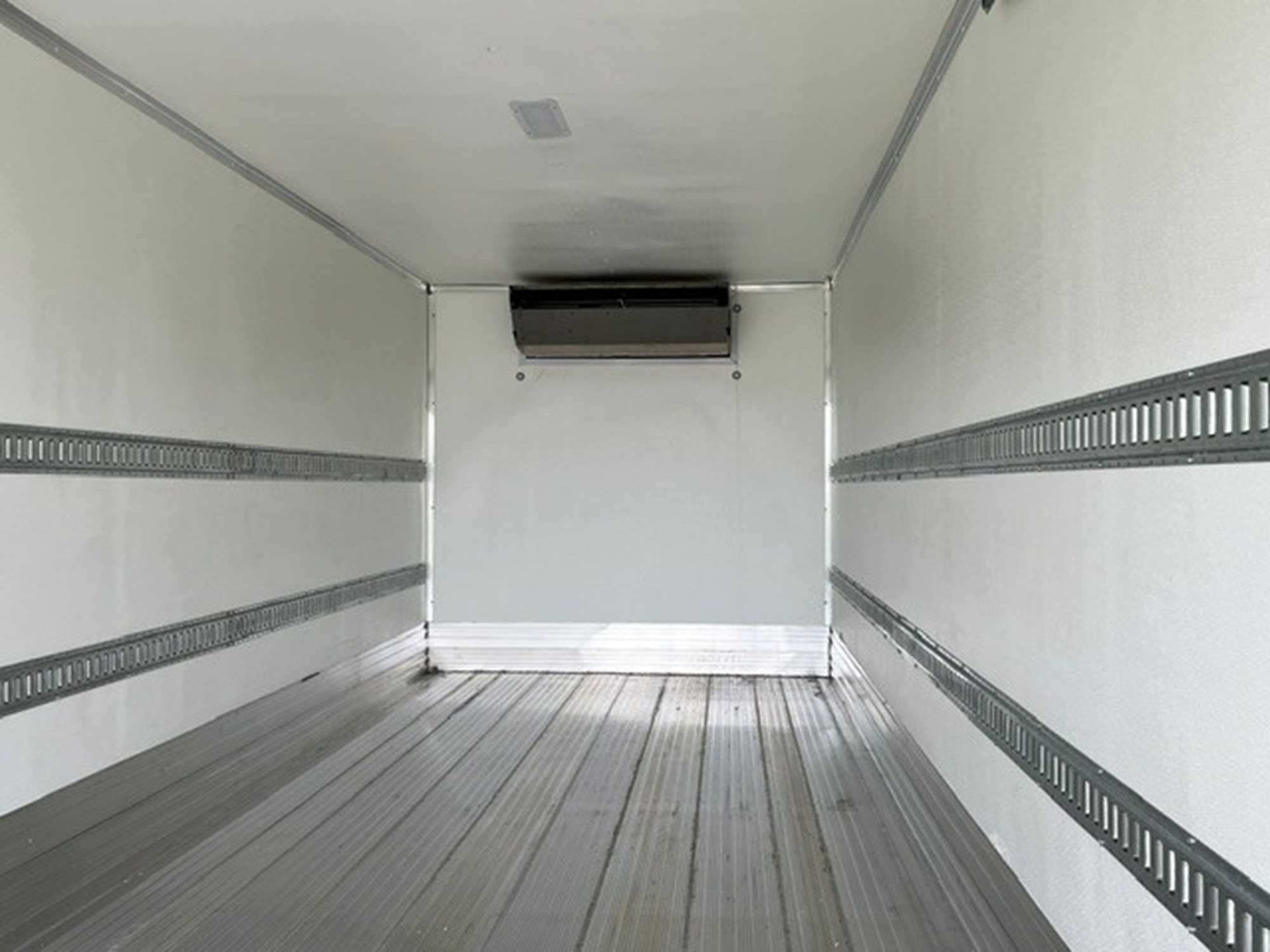 2025 ISUZU FTR - image 3 of 5