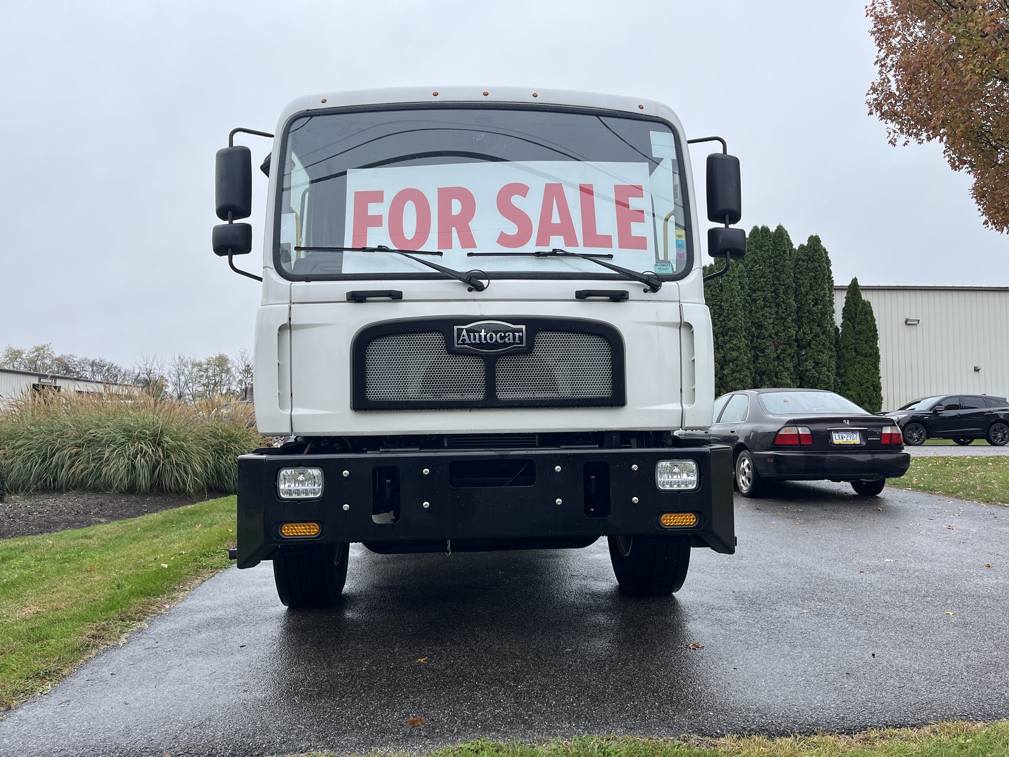 2025 Autocar — photo 2