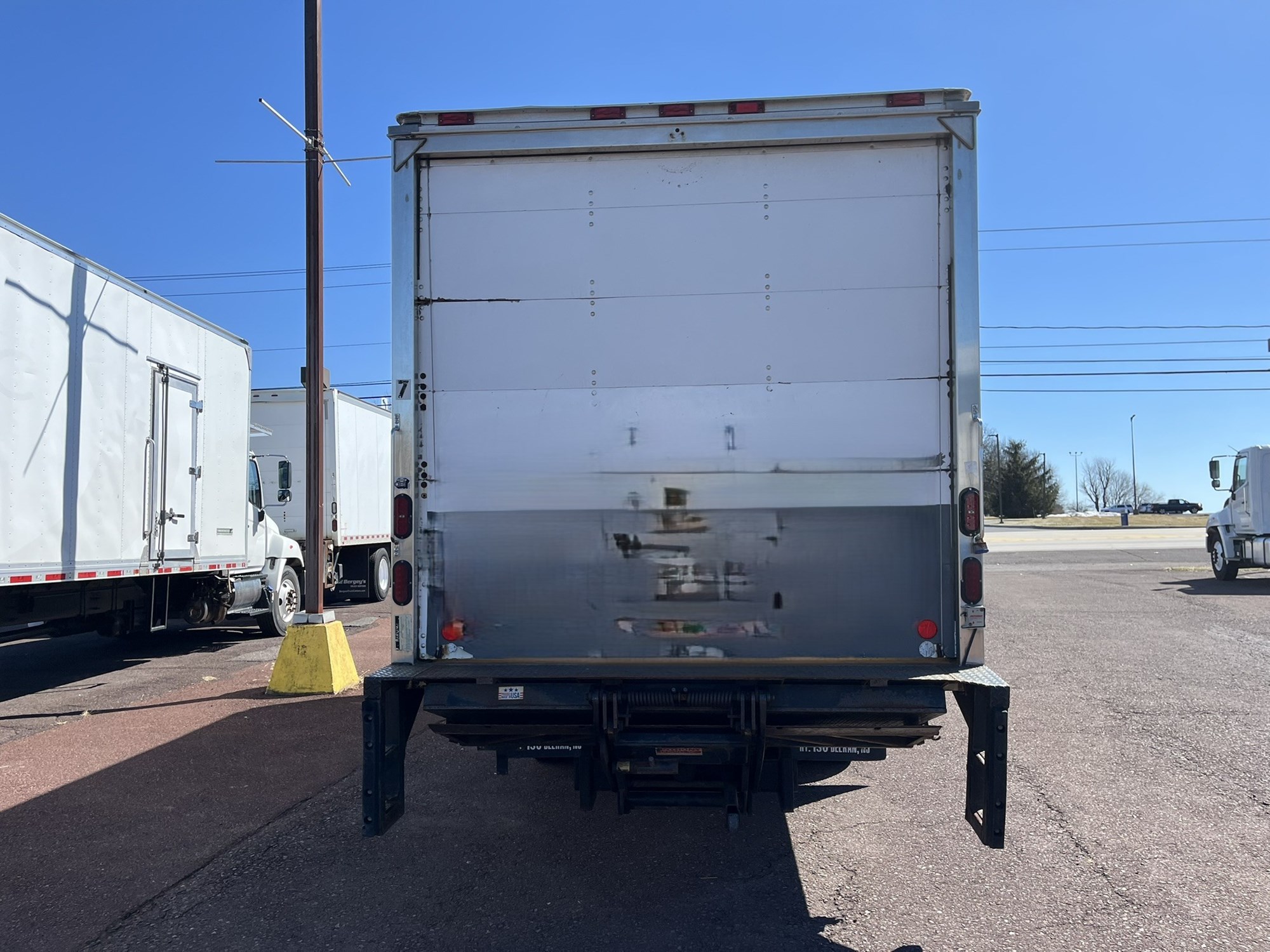 2022 CHEVROLET 4500HD - image 4 of 6