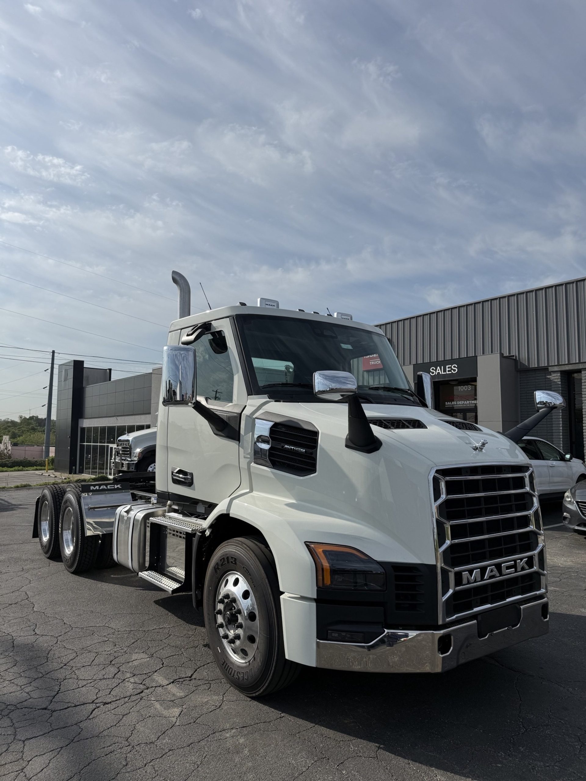 2027 MACK ANTHEM GEN2 64T - image 5 of 6