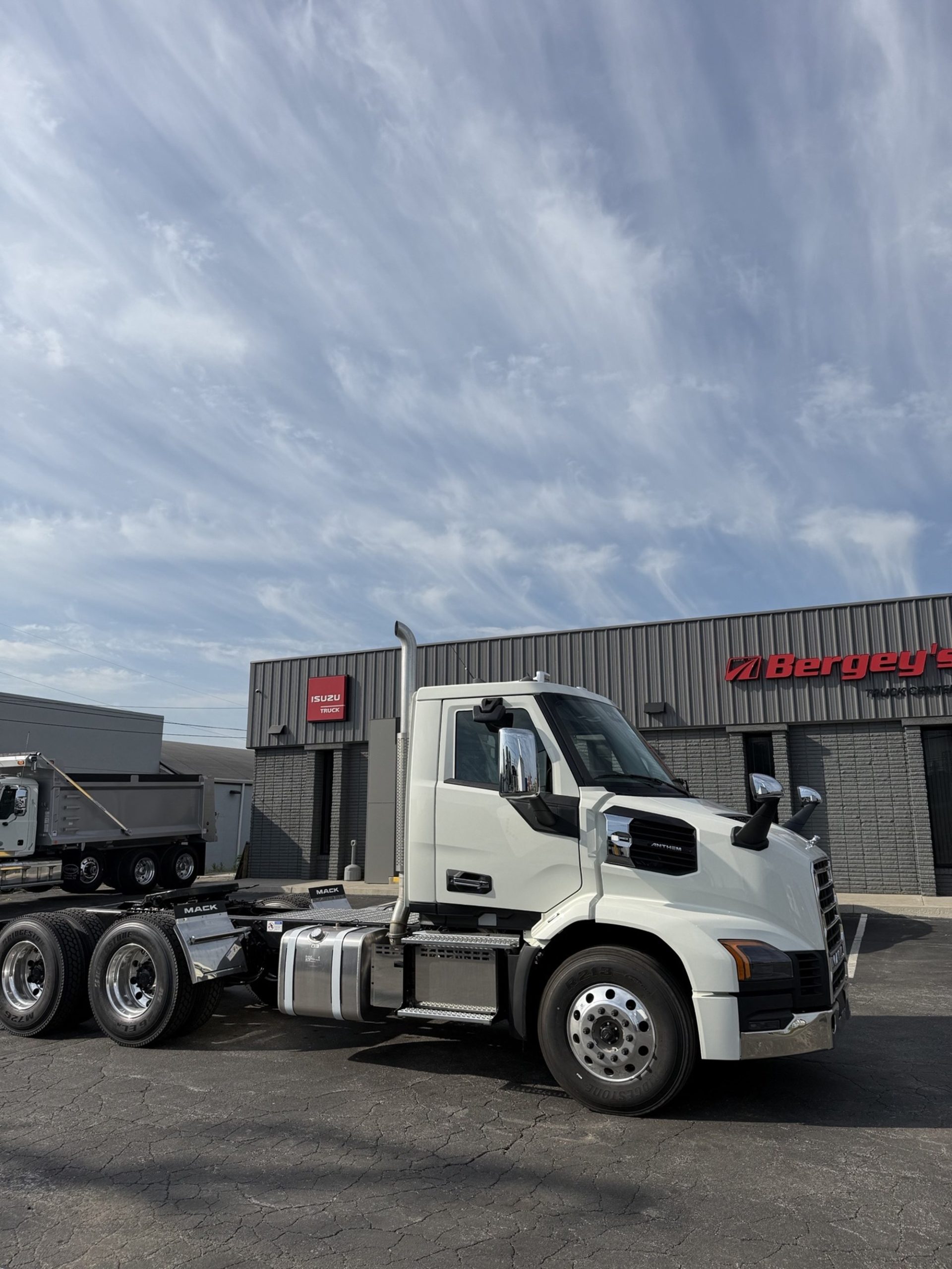 2027 MACK ANTHEM GEN2 64T - image 6 of 6