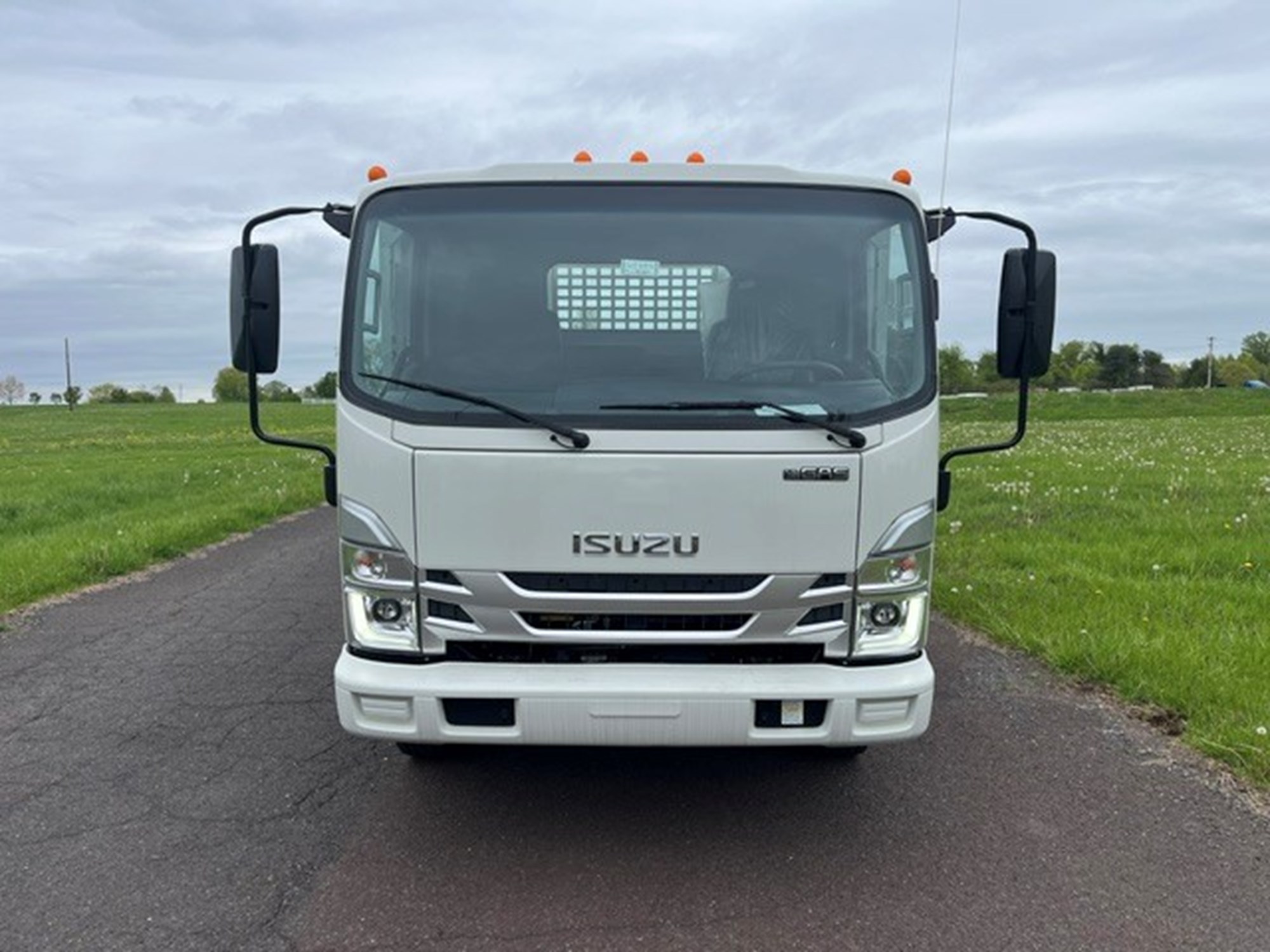 2025 Isuzu NRR GAS - image 2 of 6