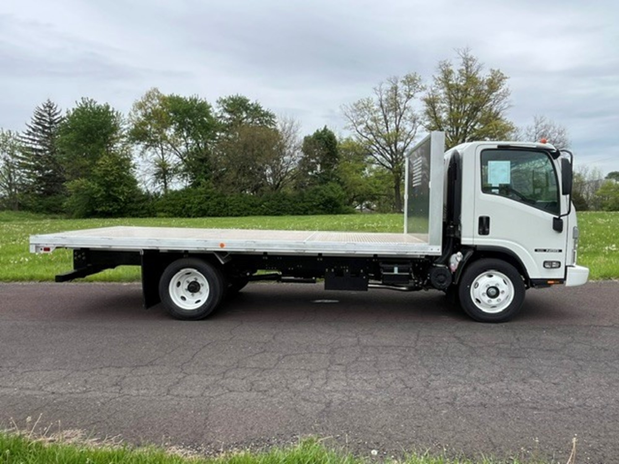 2025 Isuzu NRR GAS - image 4 of 6