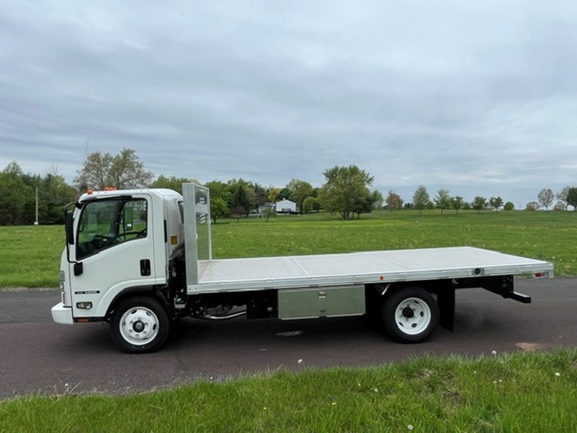2025 Isuzu NRR GAS - image 5 of 6