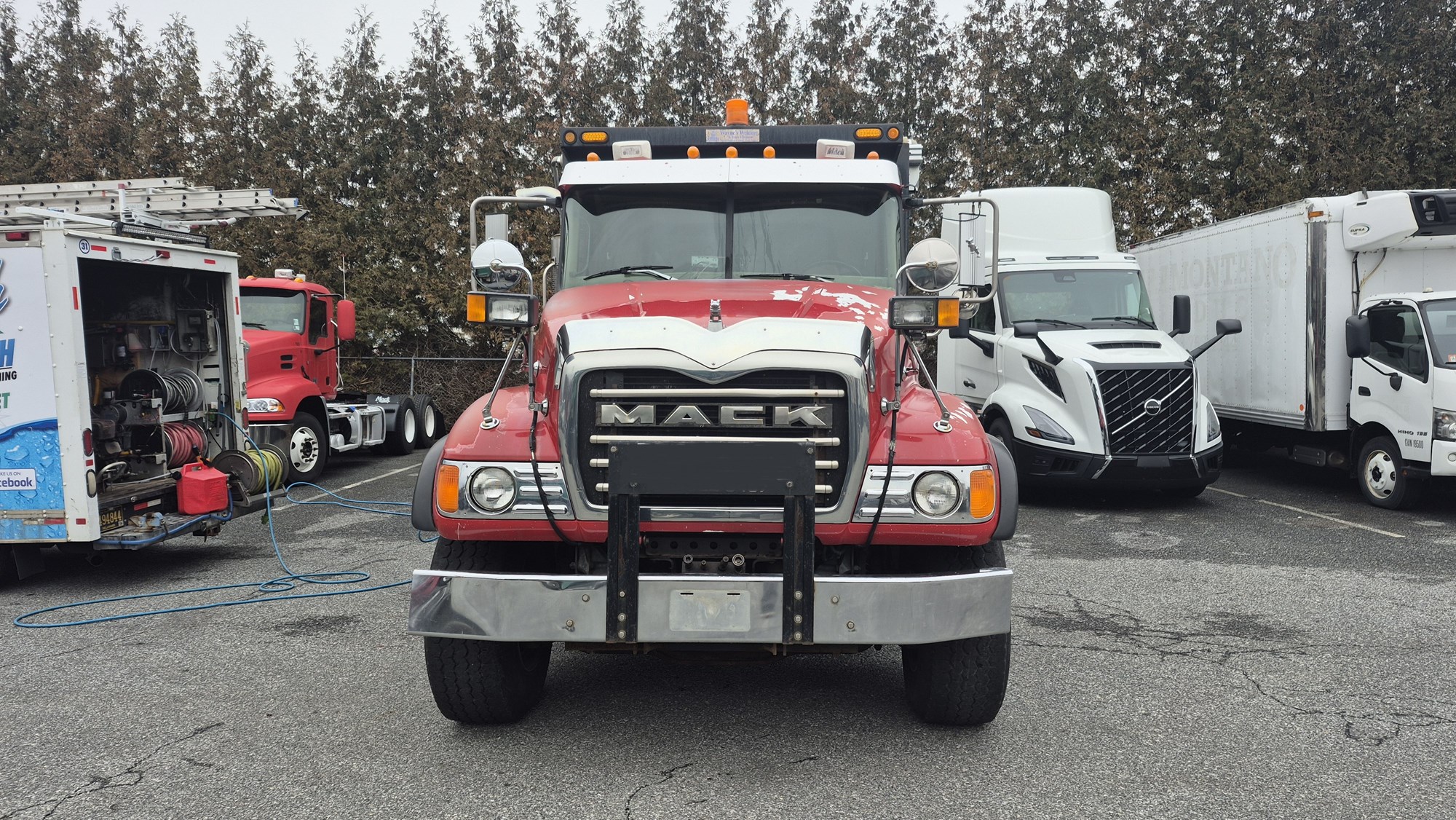 2003 MACK 700 2003 MACK 700 - image 2 of 6