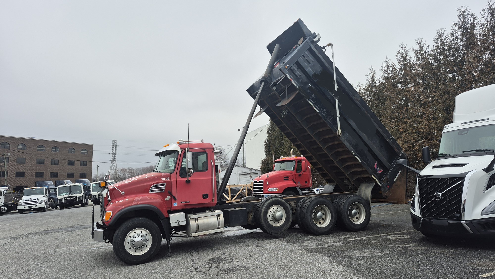 2003 MACK 700 2003 MACK 700 - image 6 of 6