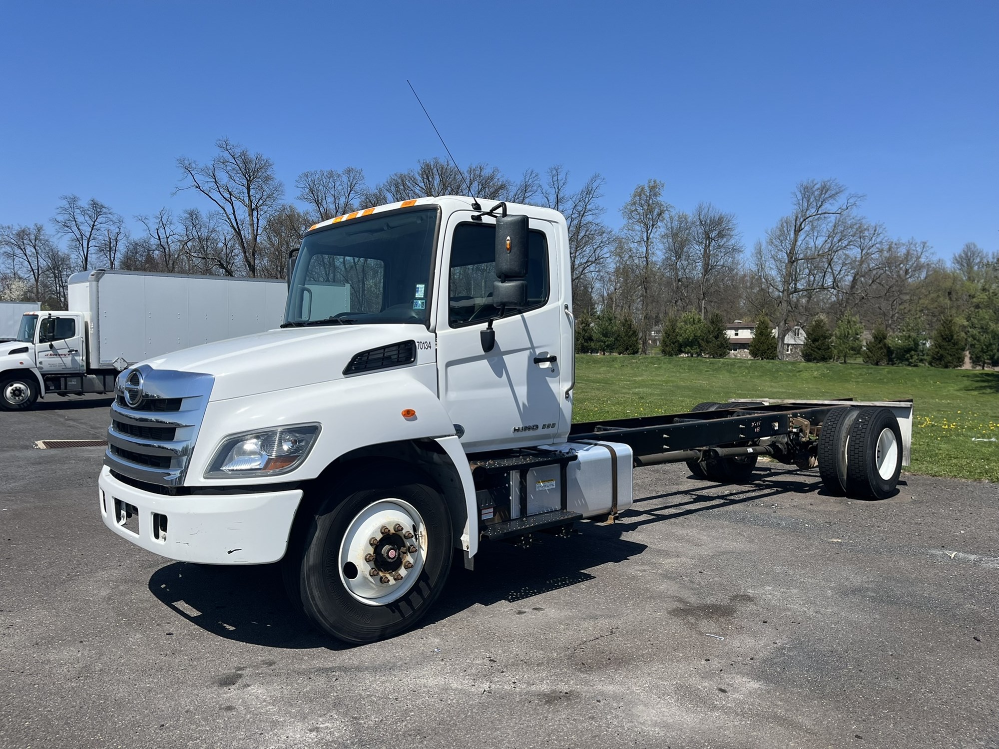 2020 HINO 268A - image 2 of 6