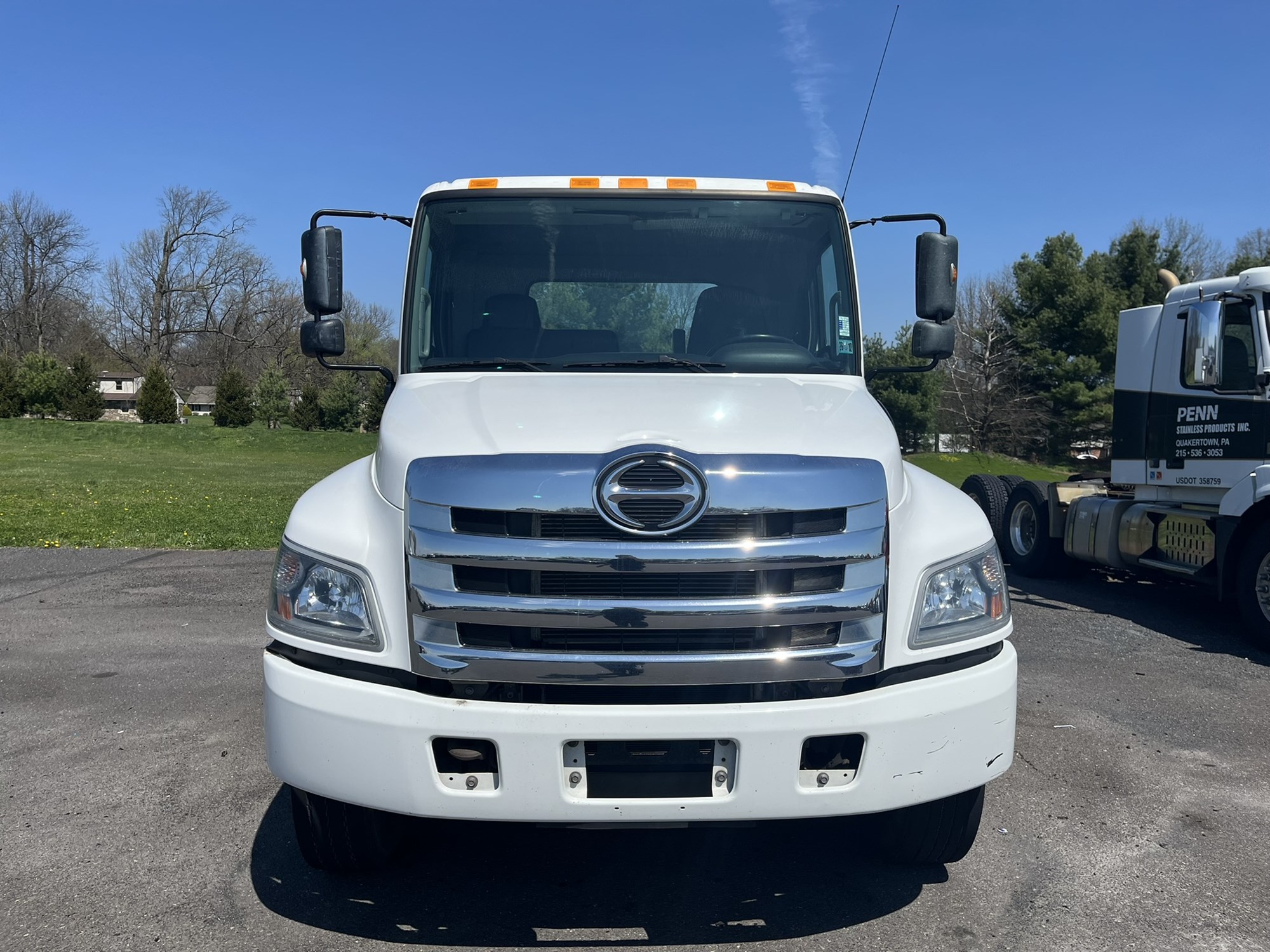 2020 HINO 268A - image 3 of 6