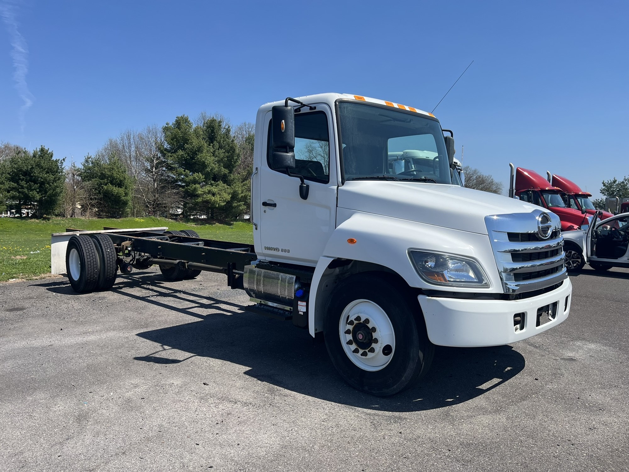 2020 HINO 268A - image 4 of 6