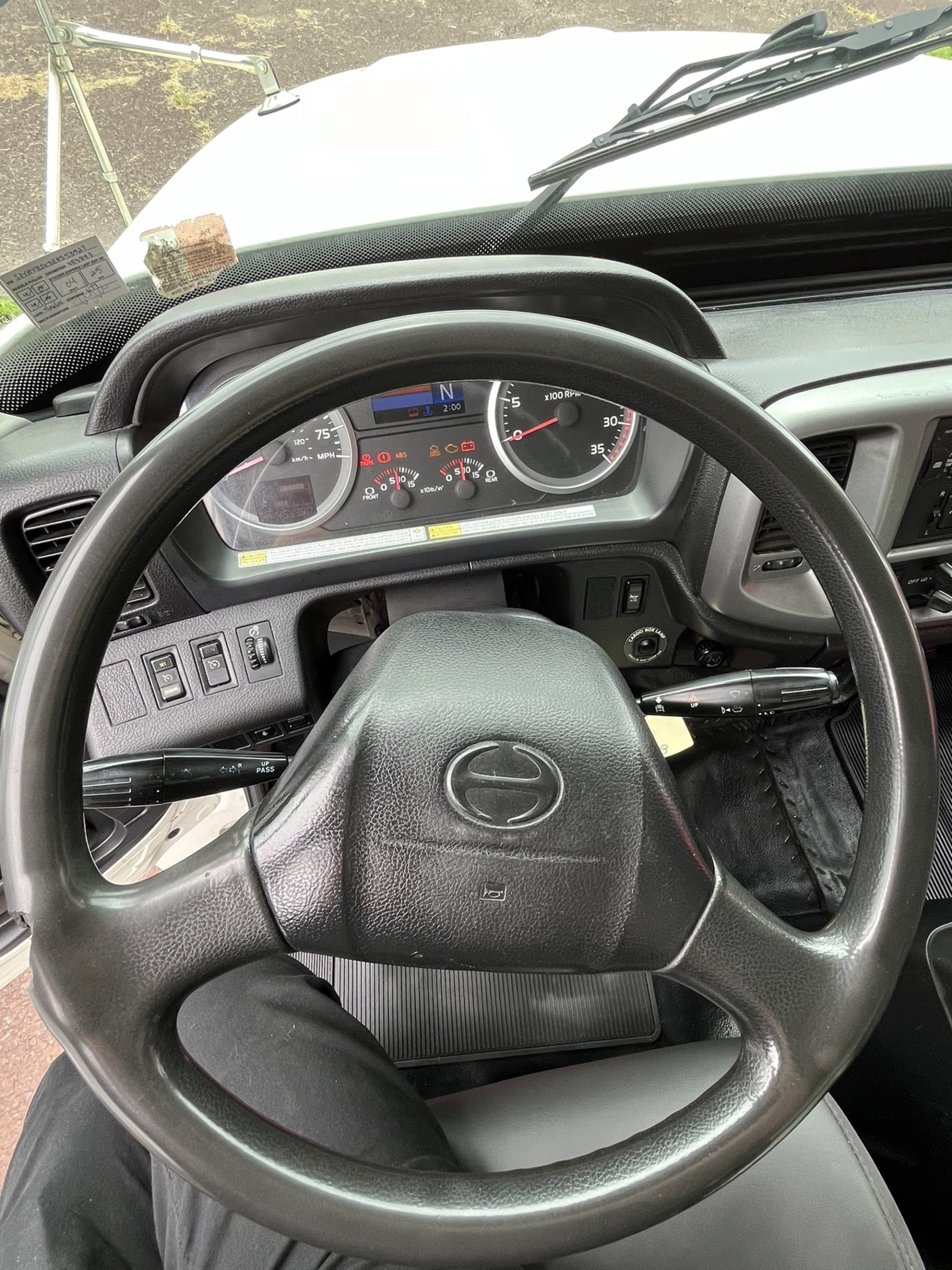 2014 Hino 338 — photo 3