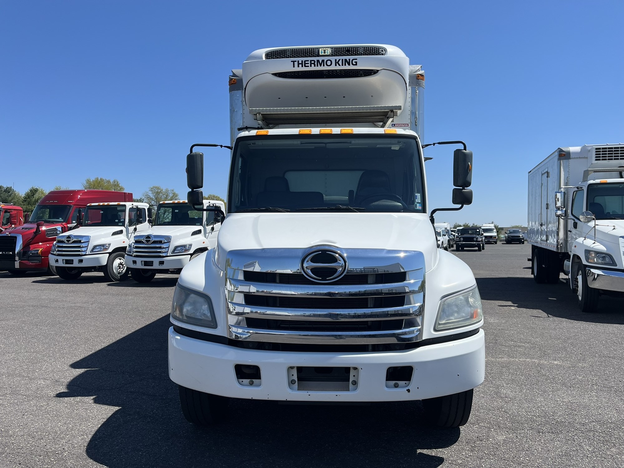 2018 HINO 268A - image 2 of 6