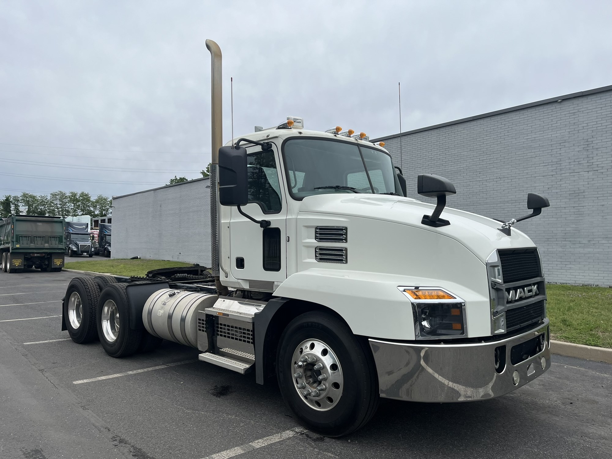 2020 MACK AN64T - image 3 of 6